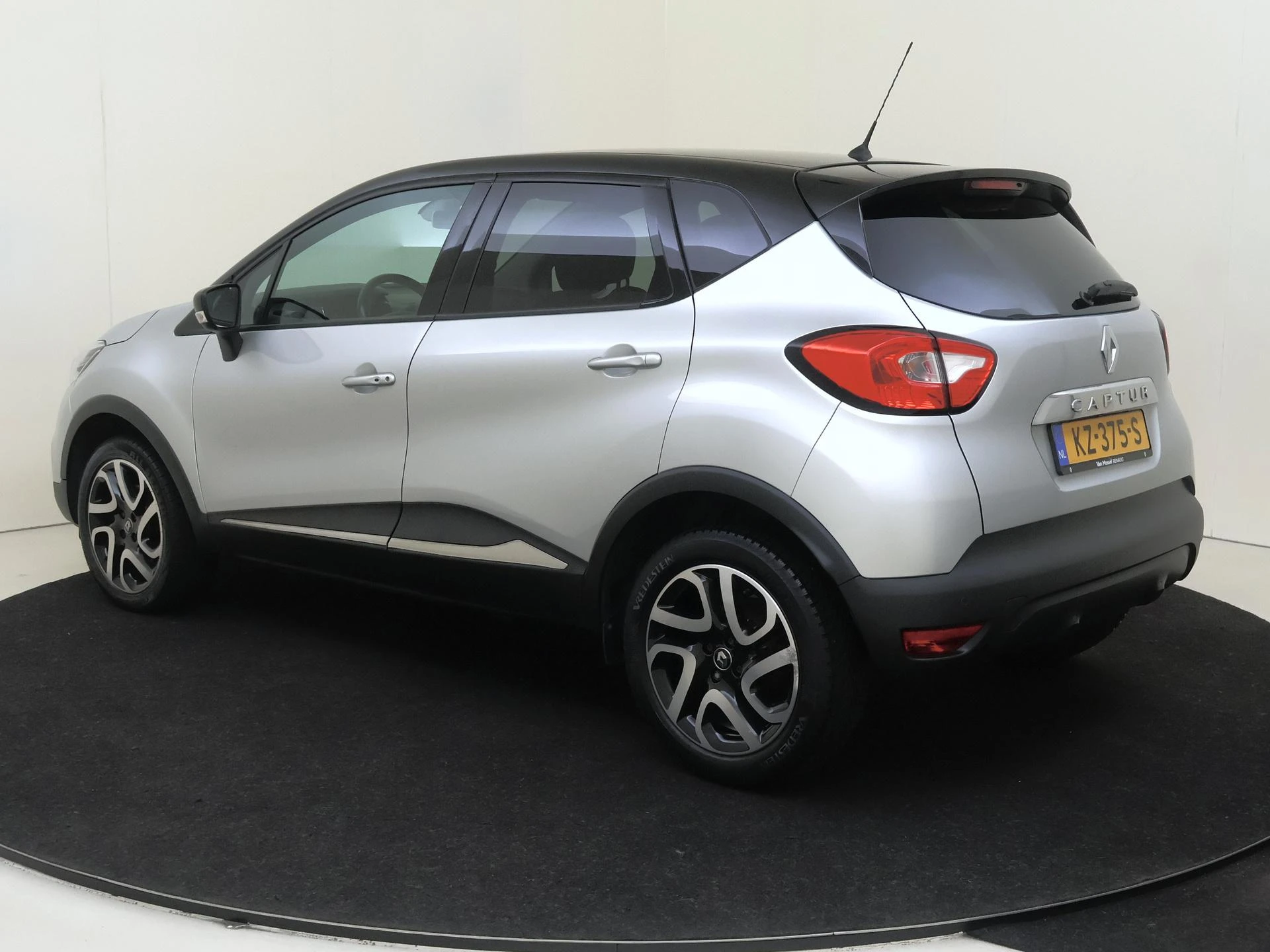 Renault-Captur-image-2
