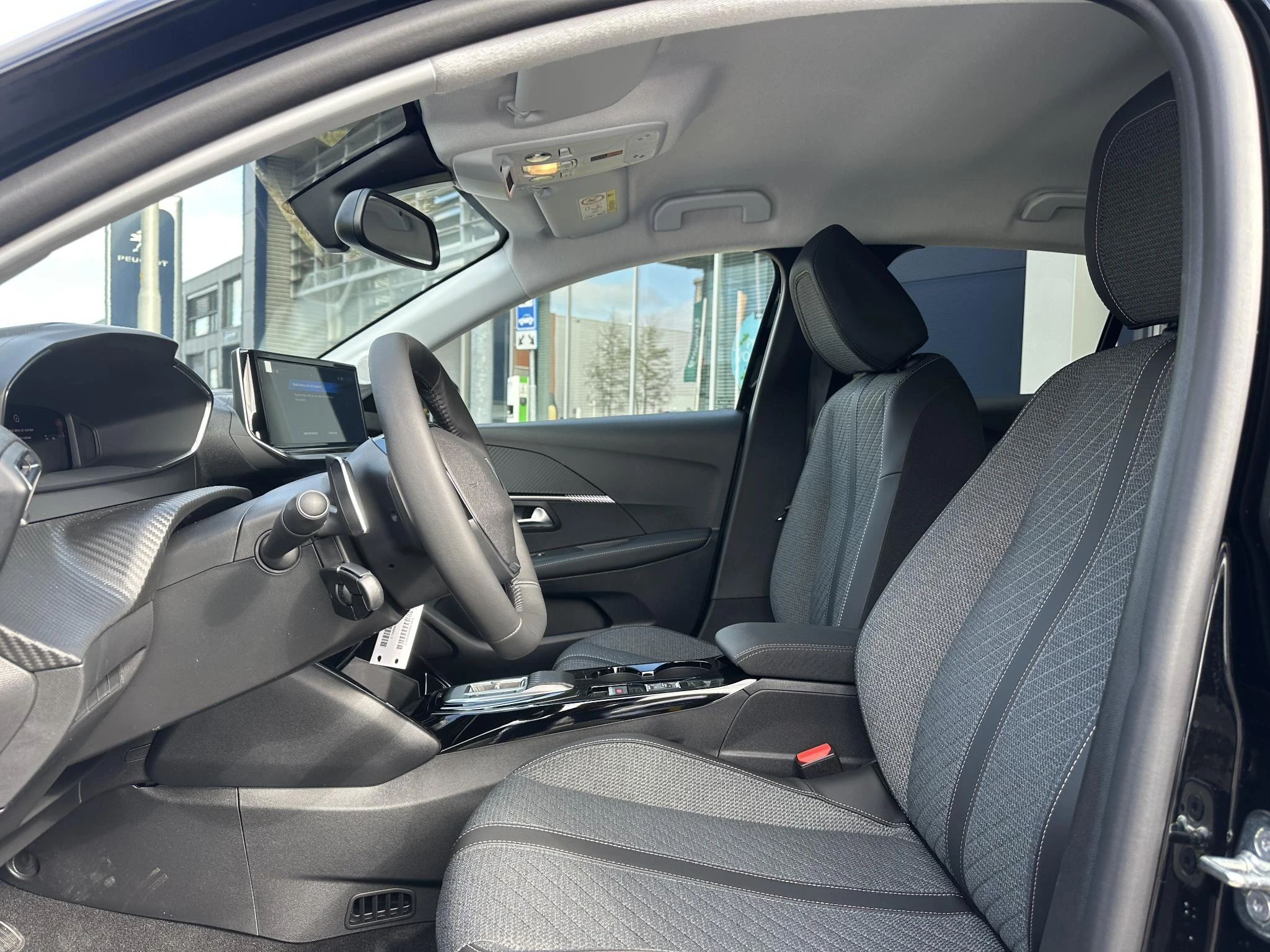 Peugeot-e-208-image-6