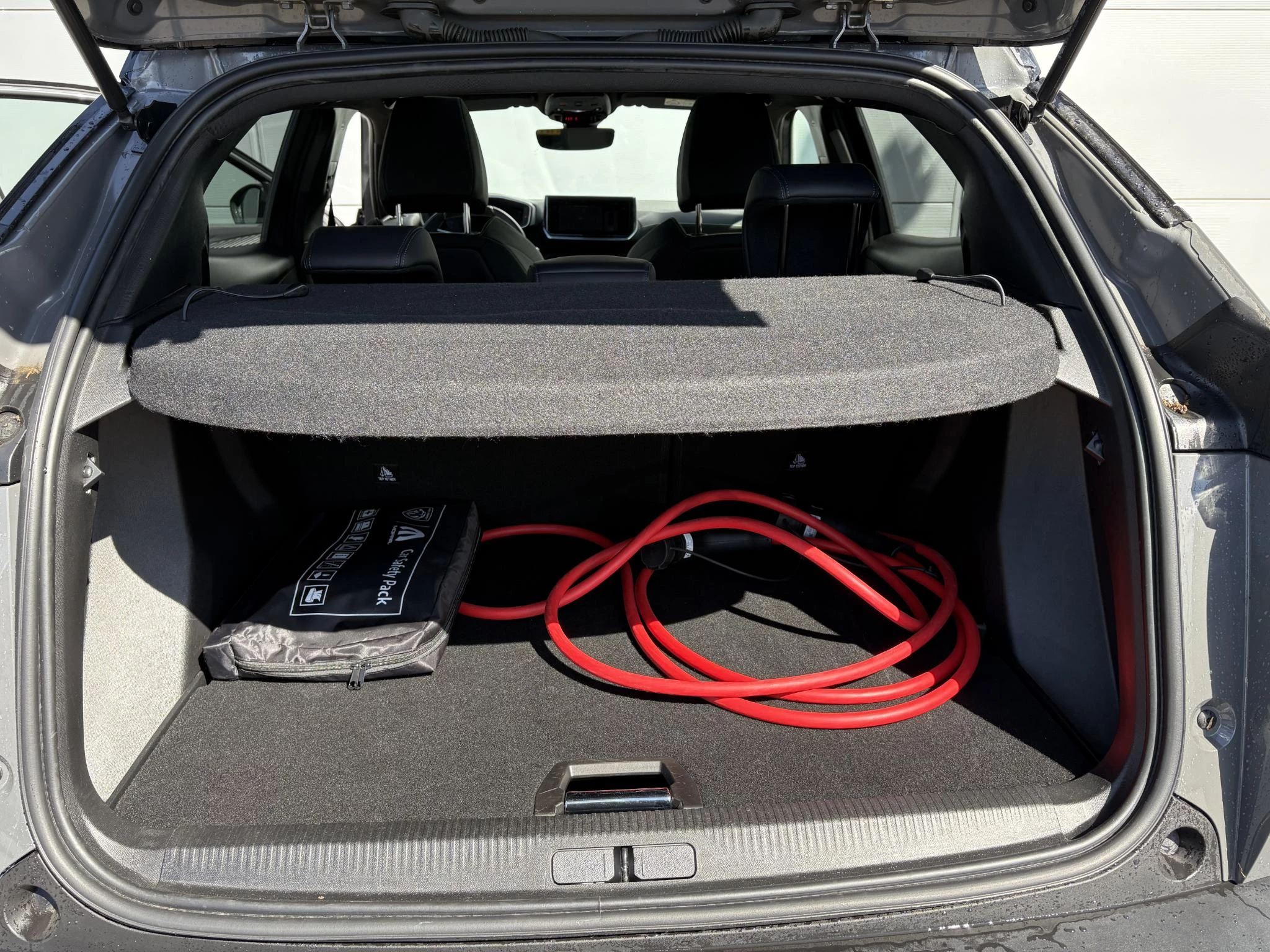 Peugeot-e-2008-image-25