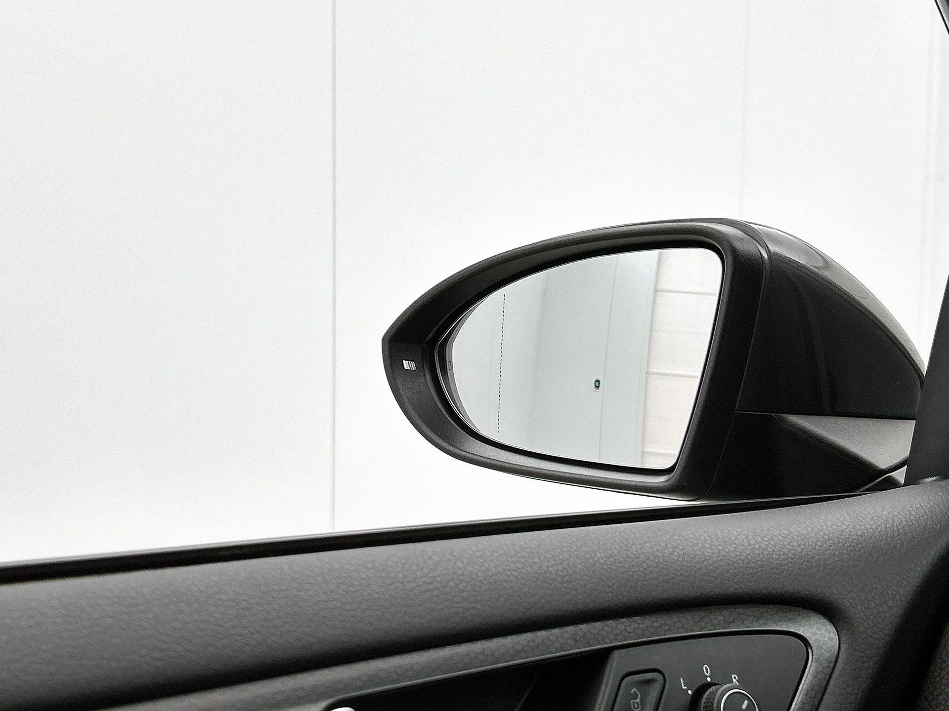 Volkswagen-Golf-image-18