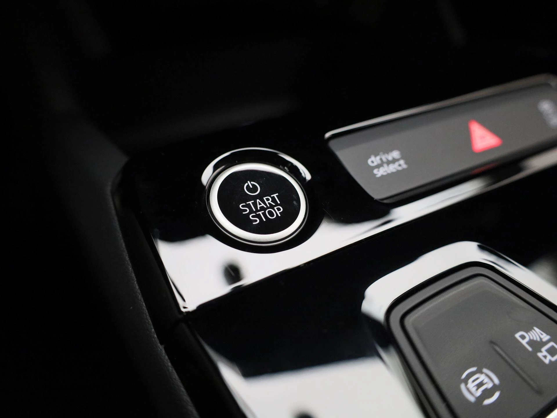 Audi-Q6 e-tron-image-30