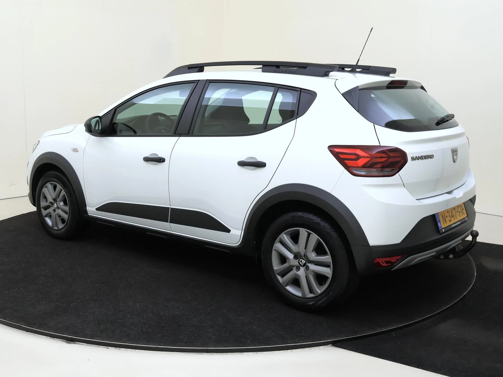 Dacia-Sandero Stepway-image-2