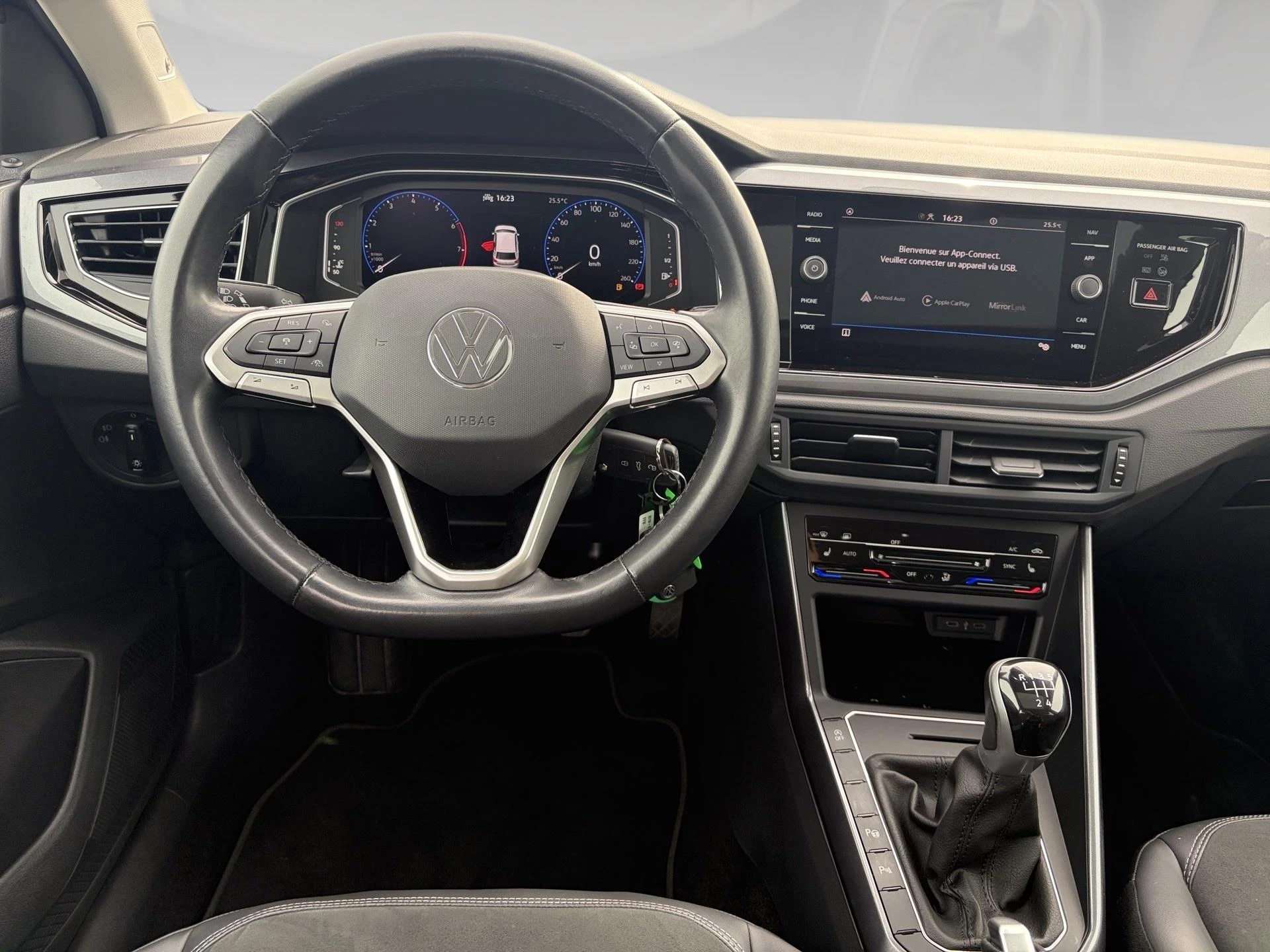 Volkswagen-Polo-image-4