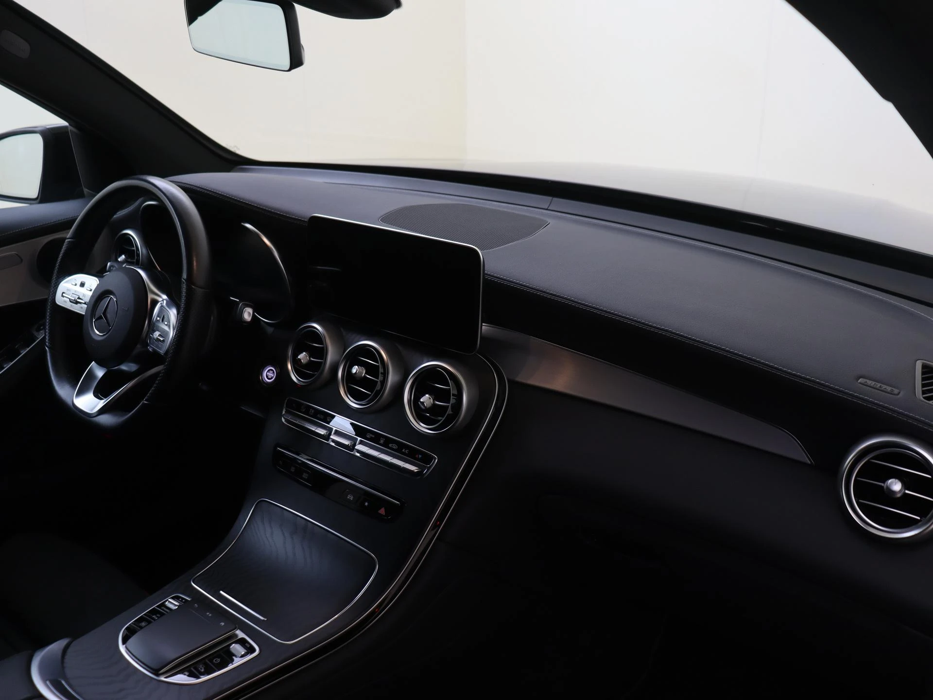 Mercedes-Benz-GLC-image-4
