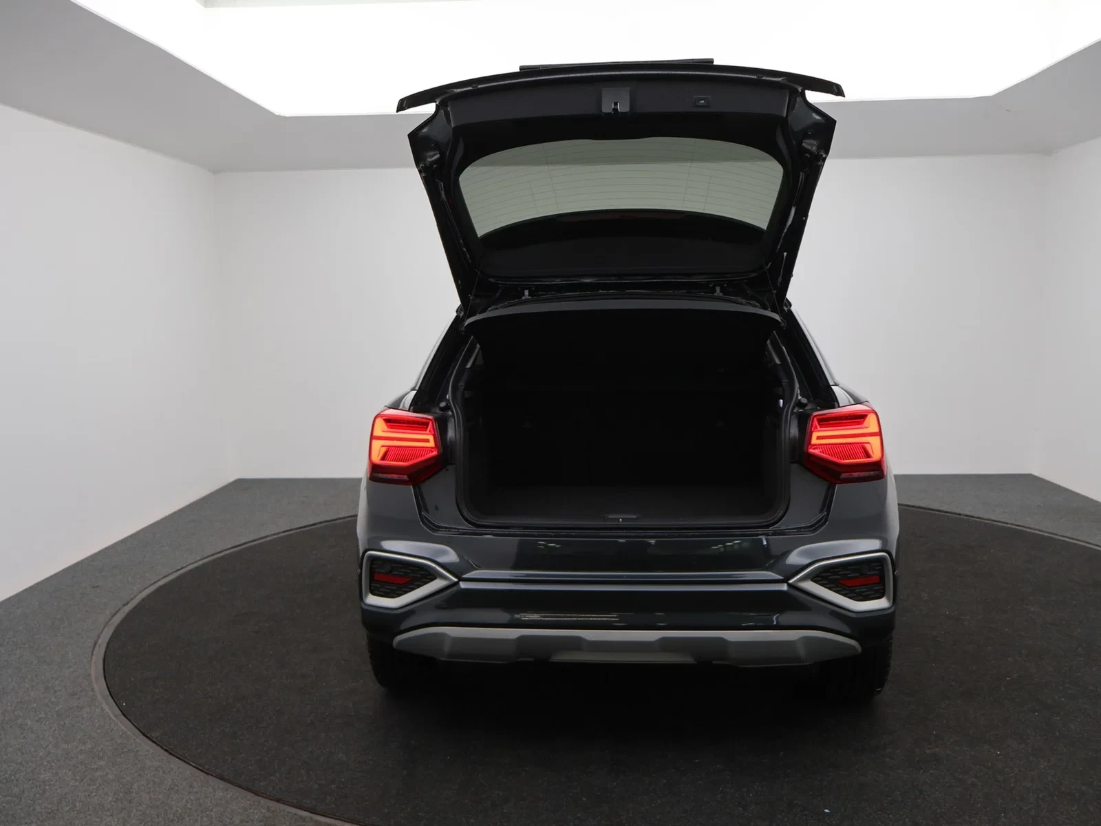 Audi Q2 Audi Q2 Business Edition Advanced 35TFSI 150PK *AUTOMAAT*LEDER*NAVI*CAMERA*PDC*ACC*VIRTUAL COCKPIT*.