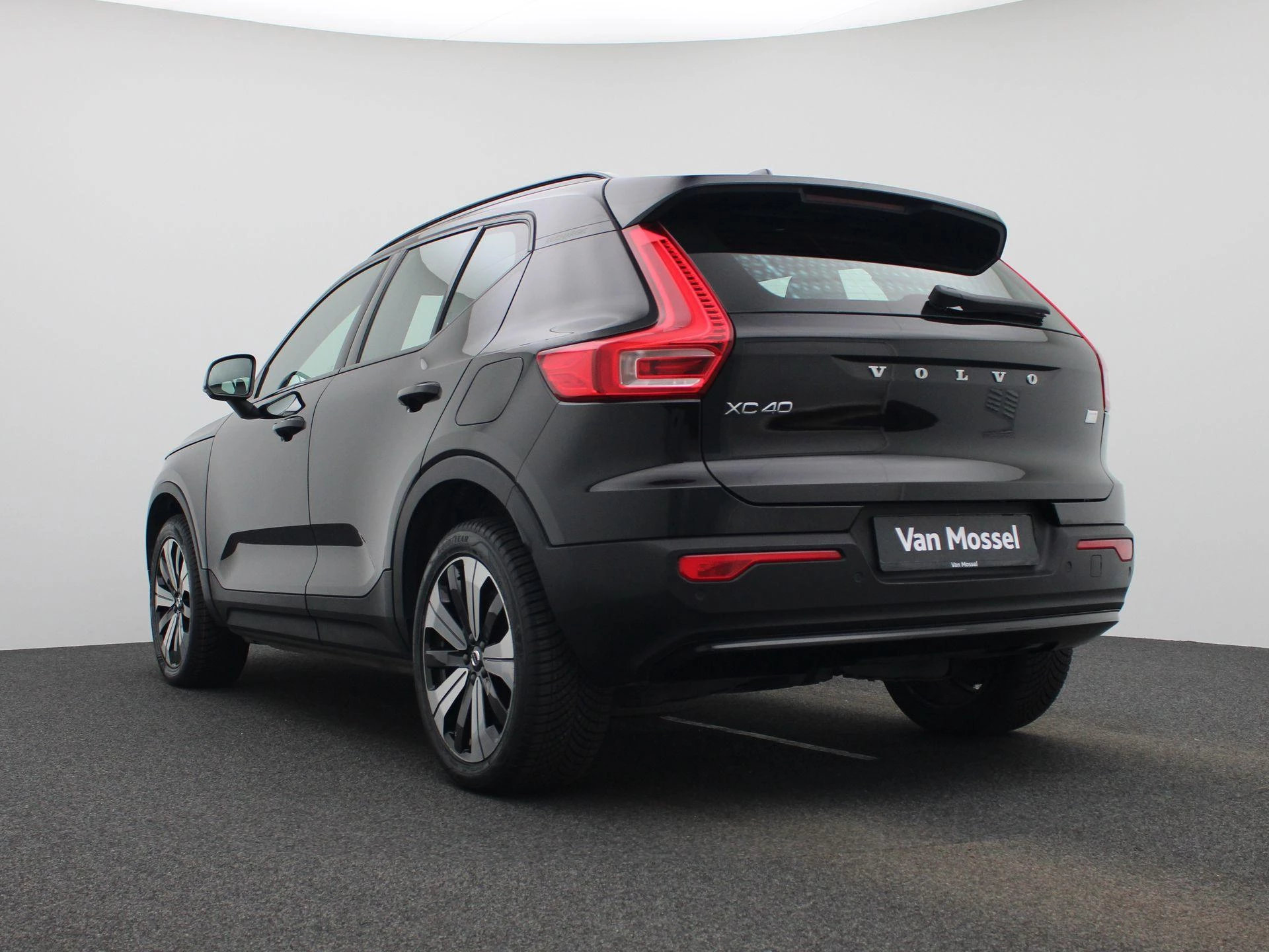 Volvo-XC40-image-1
