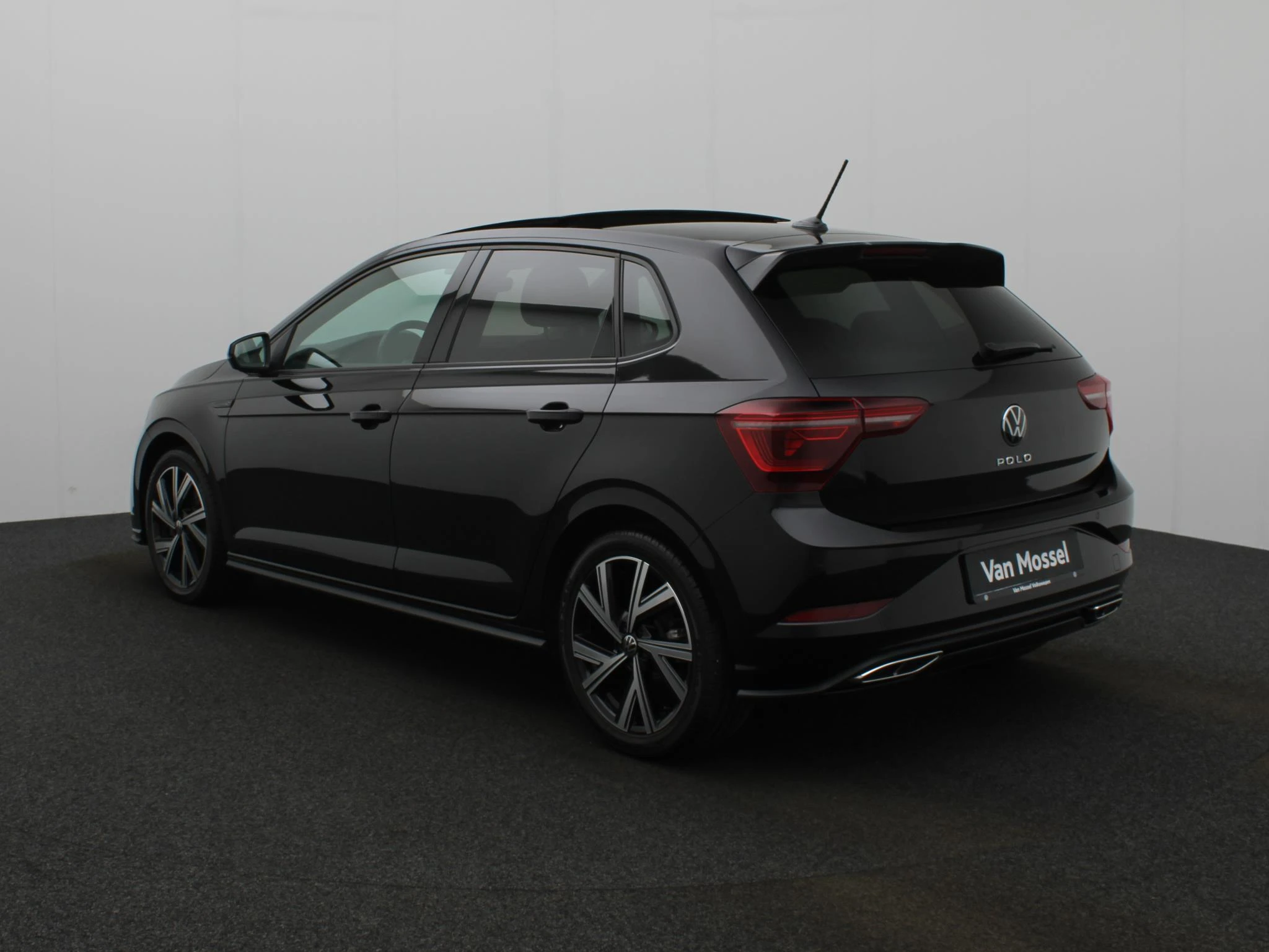 Volkswagen-Polo-image-1