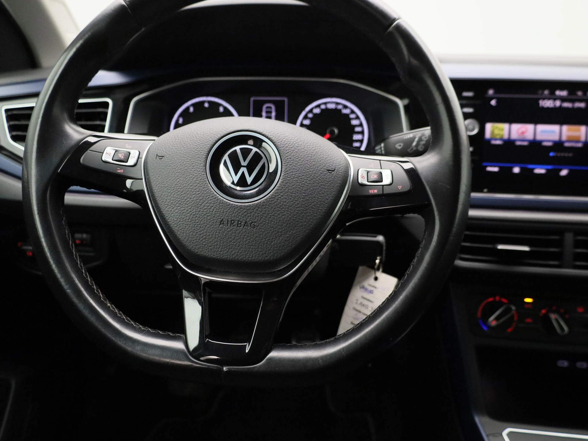 Volkswagen-Polo-image-8
