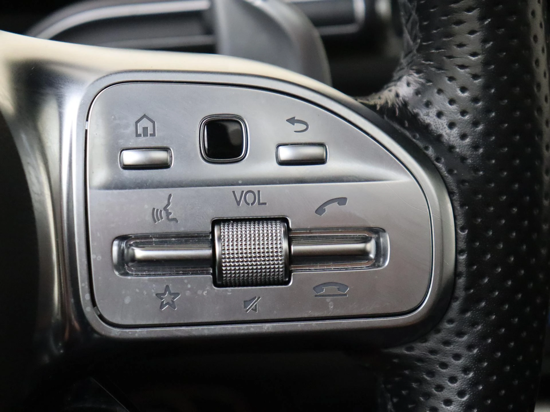 Mercedes-Benz-GLE-image-19