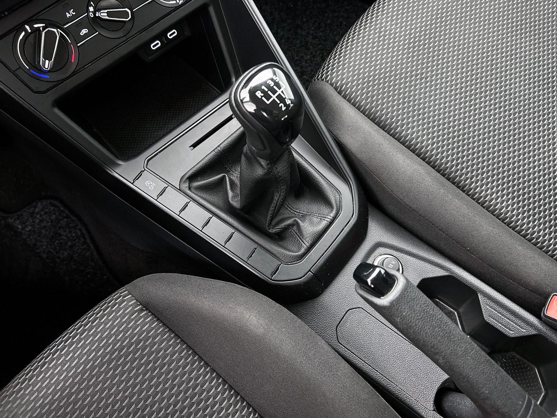 Volkswagen-Polo-image-28