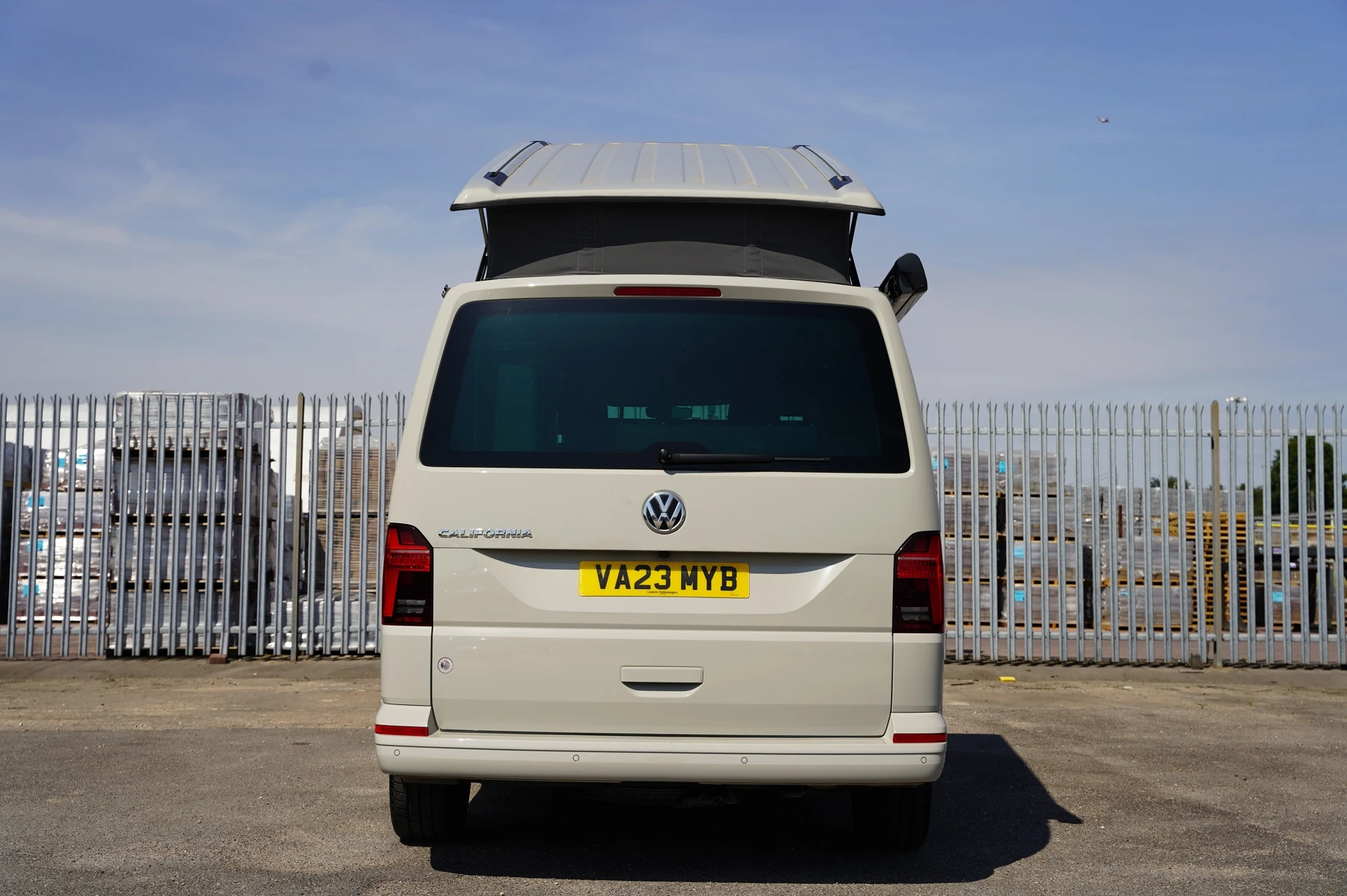 Volkswagen-California-image-11