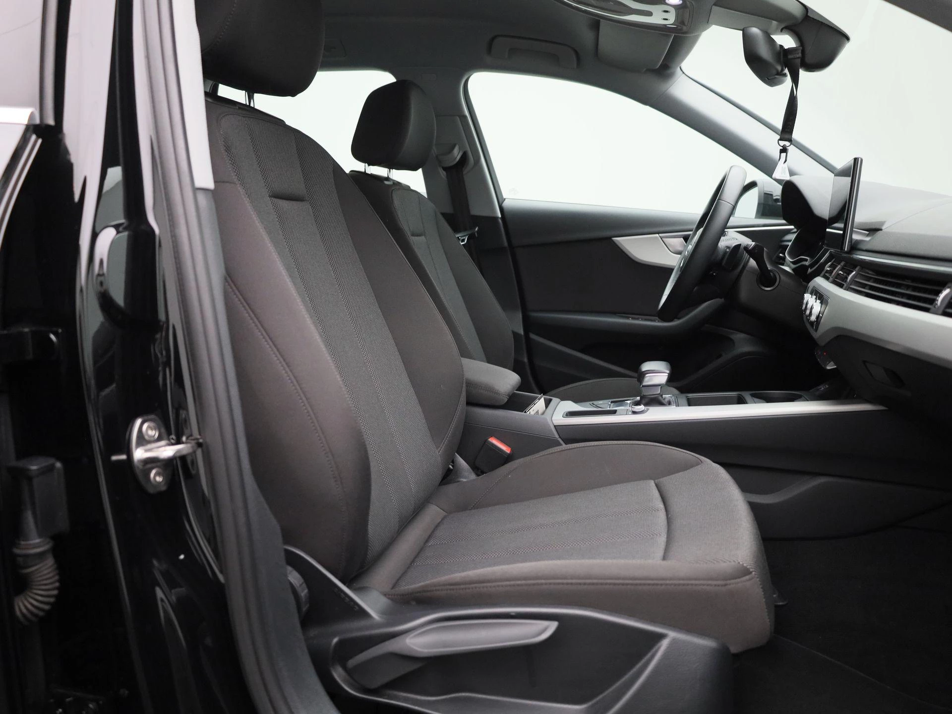 Audi-A4-image-32