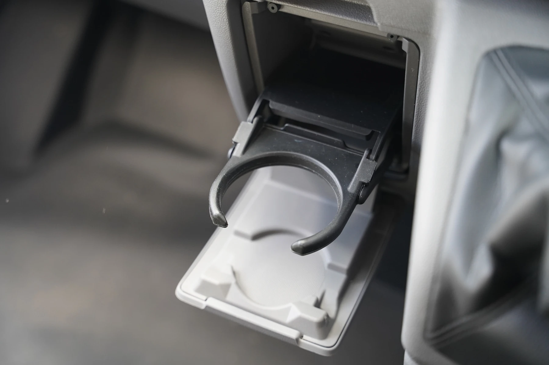 Volkswagen-Transporter-image-19