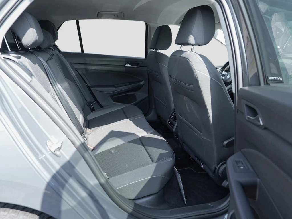 Volkswagen-Golf-image-9