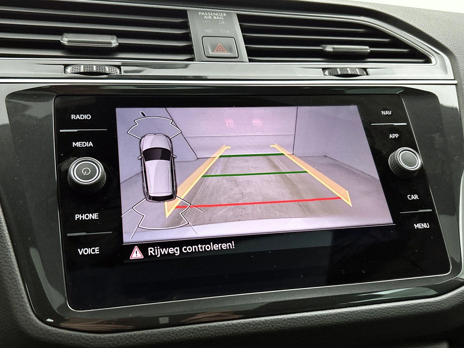 Volkswagen-Tiguan-image-10