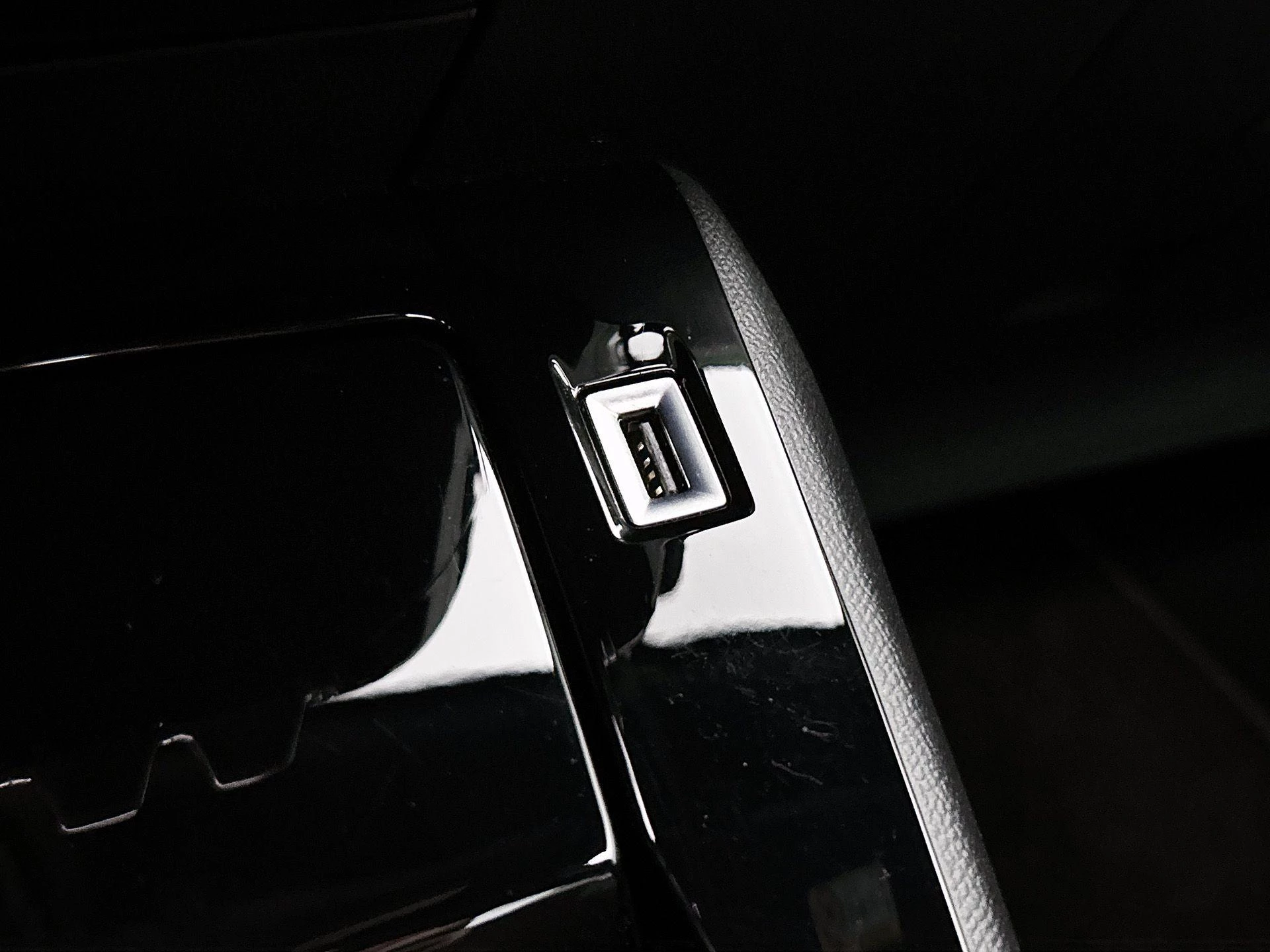 Peugeot-e-2008-image-46