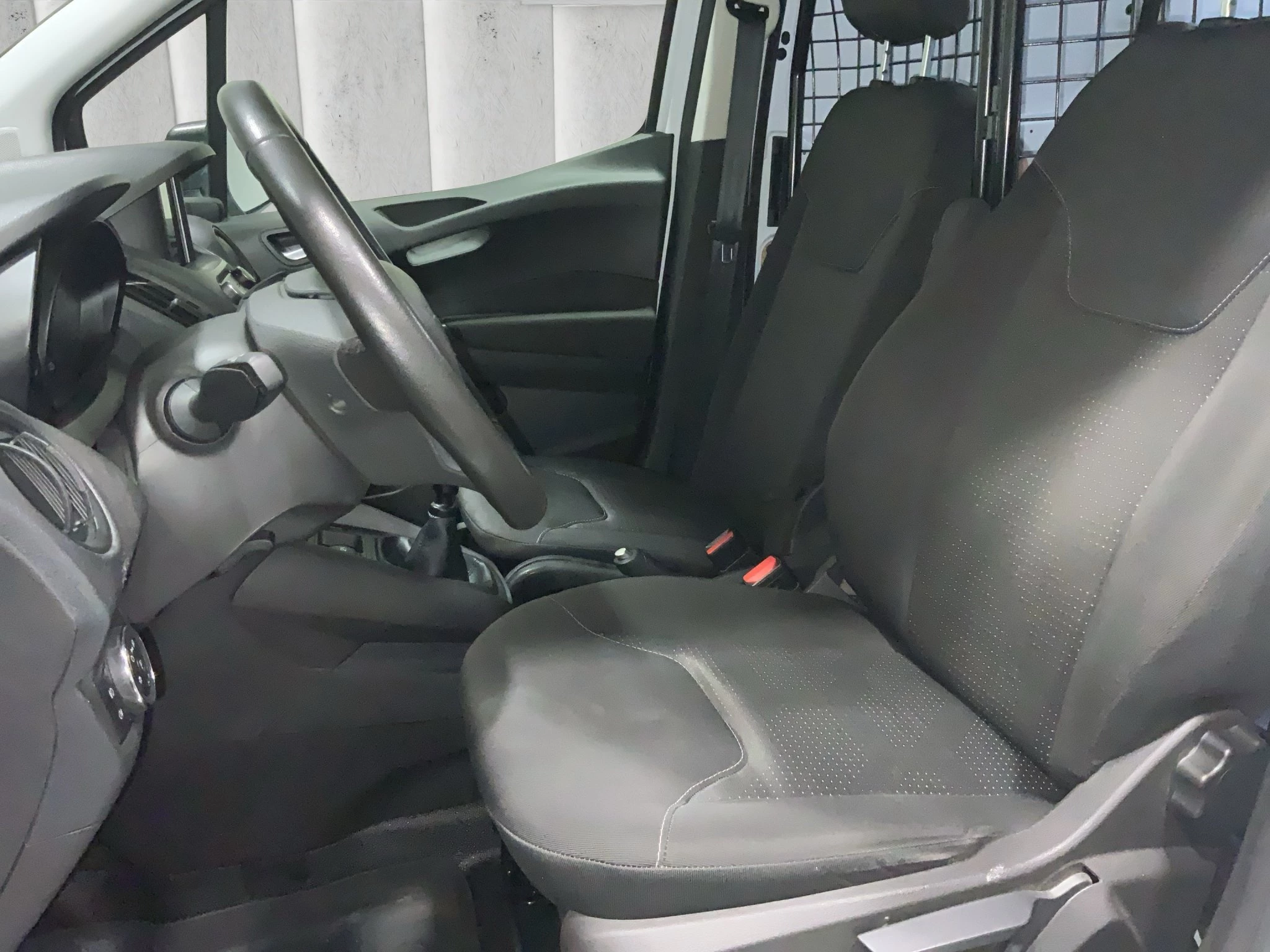 Ford-Transit Courier-image-9