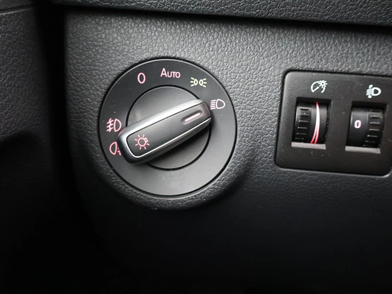 Volkswagen-Caddy-image-24