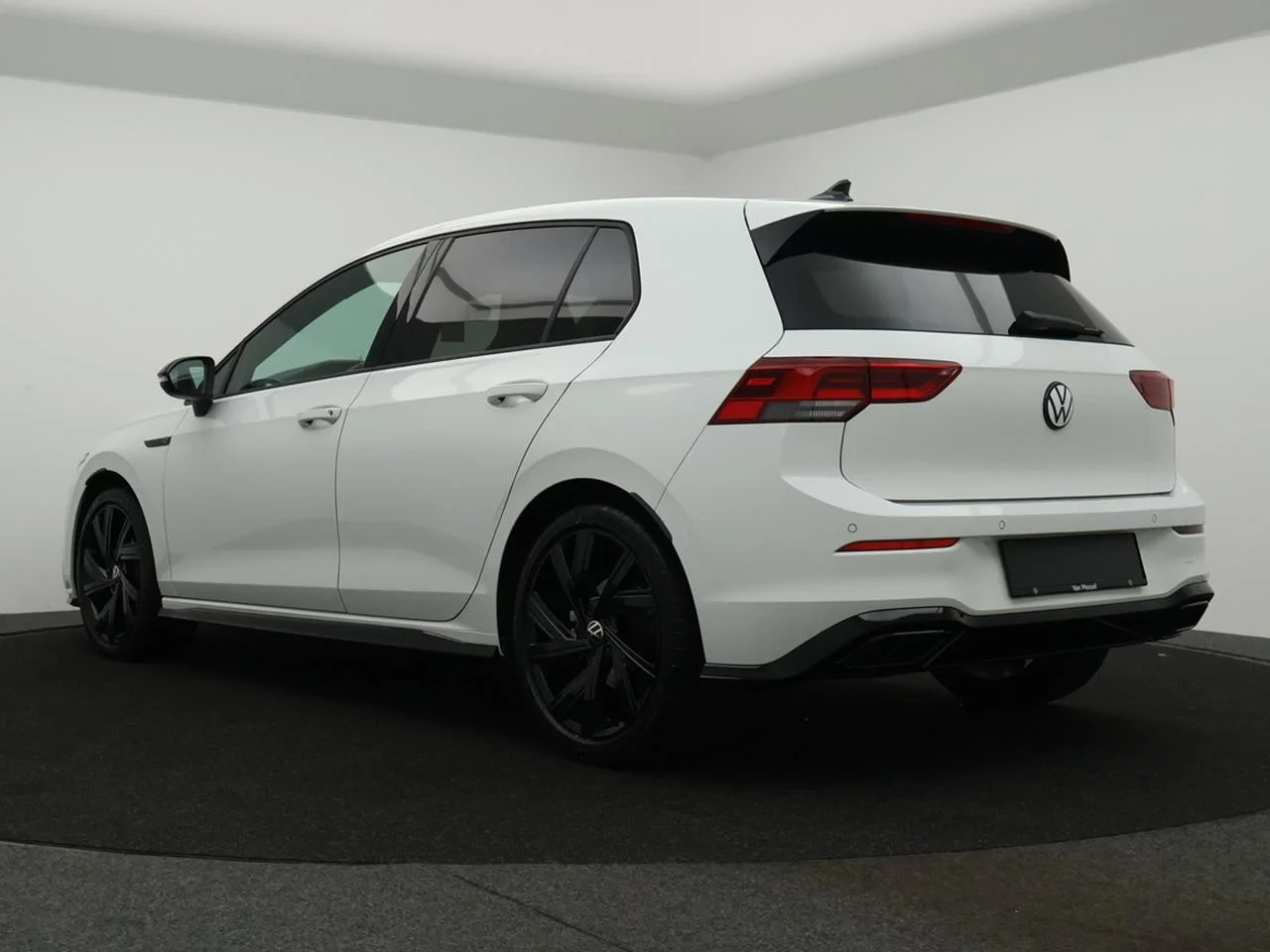 Volkswagen-Golf-image-9