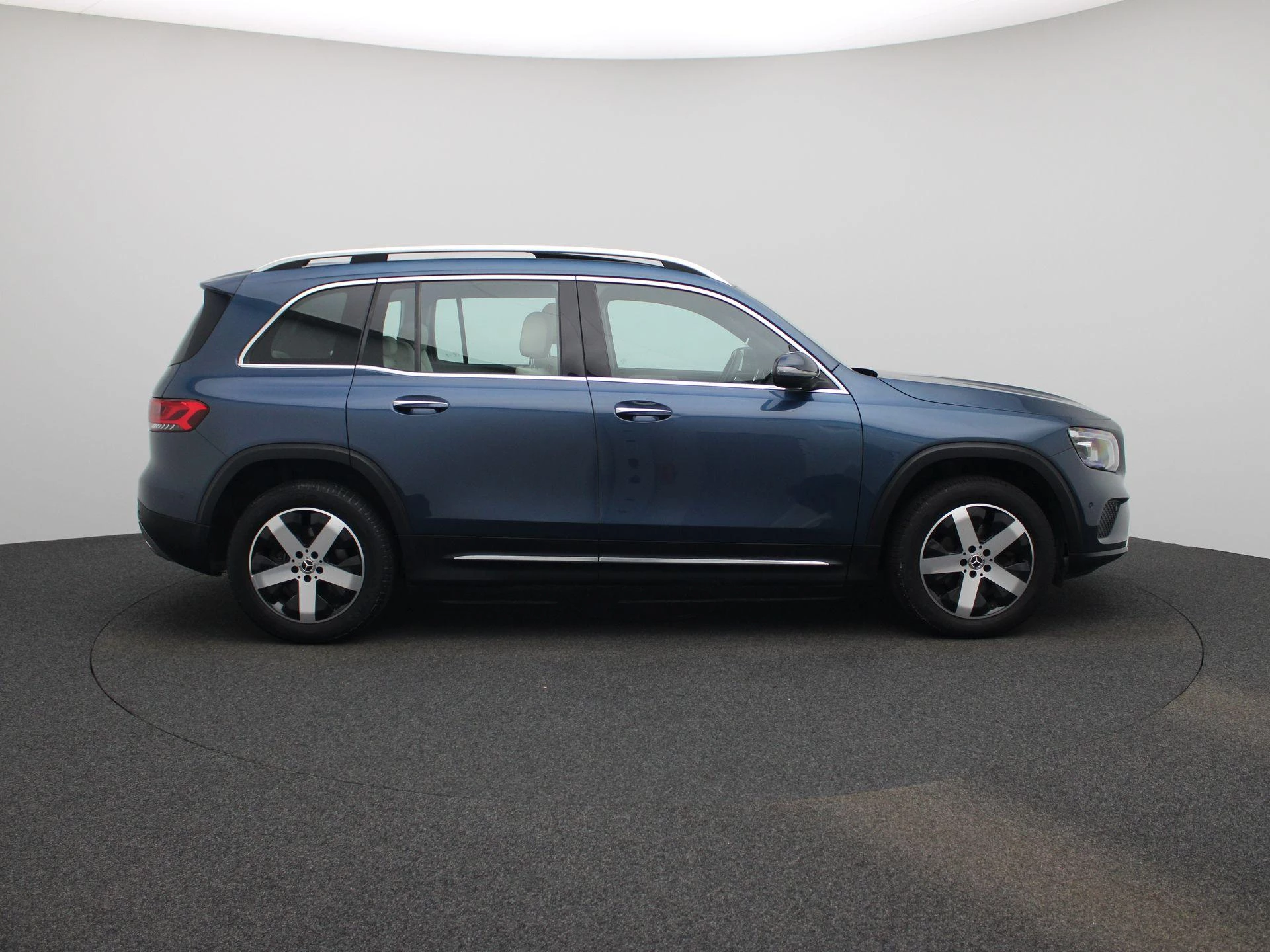 Mercedes-Benz GLB 200 LUXURY LINE + LEDER + PANO + 7-ZIT + CARPLAY +