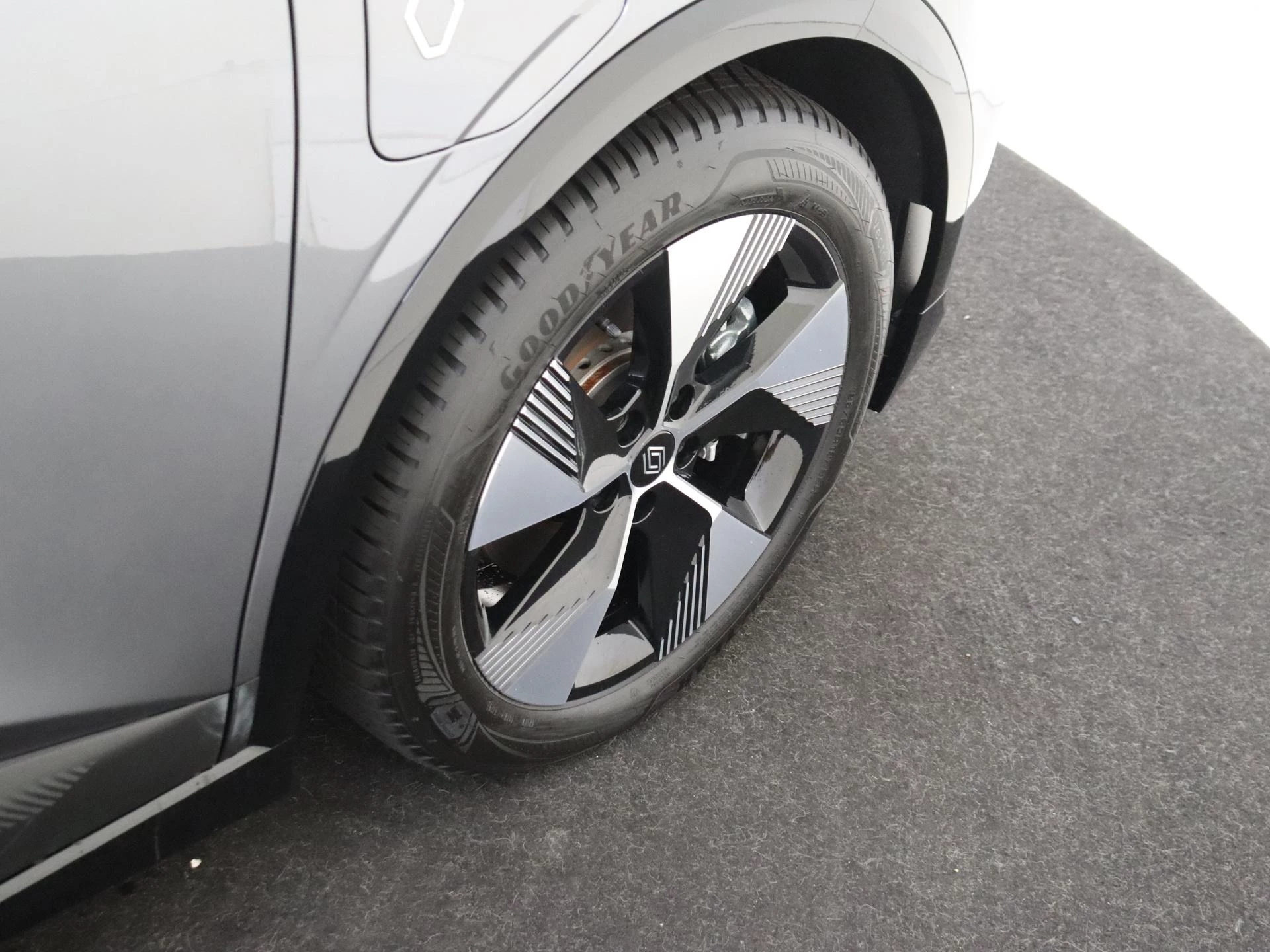 Renault-Megane E-Tech-image-10