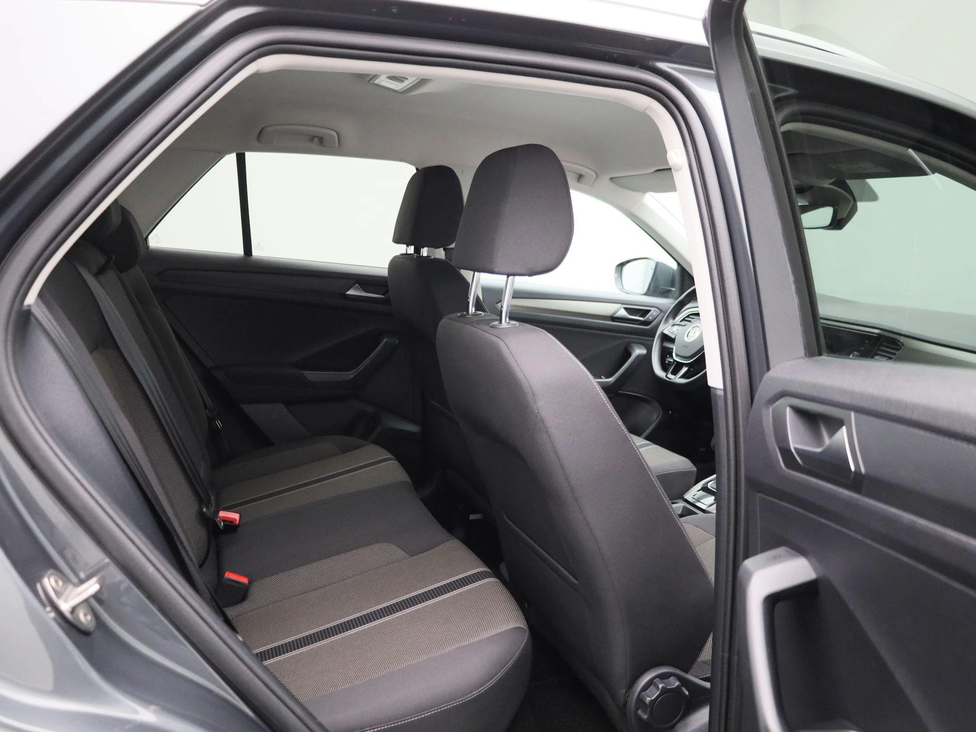 Volkswagen-T-Roc-image-33