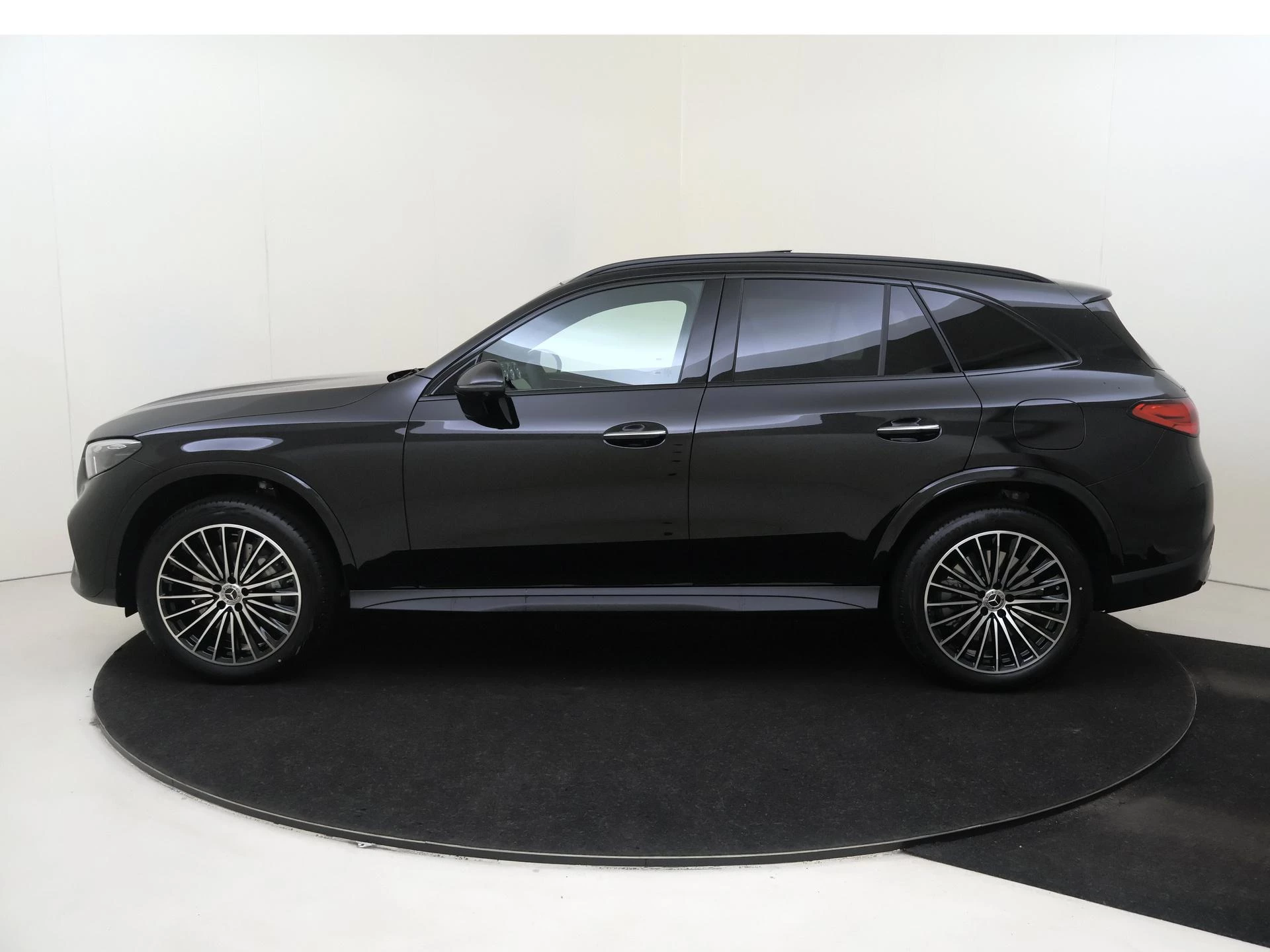Mercedes-Benz-GLC-image-7