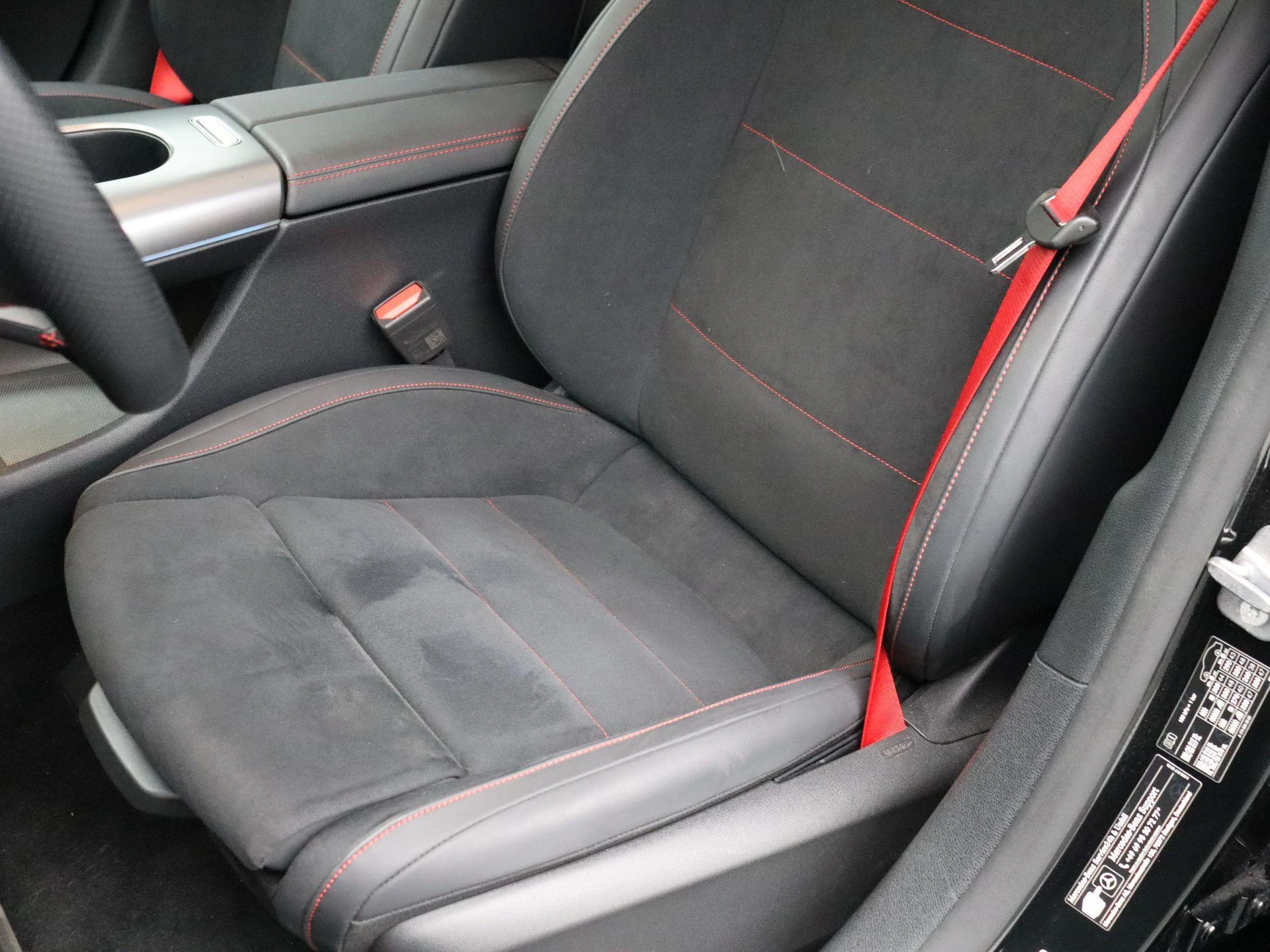Mercedes-Benz-CLA-image-12
