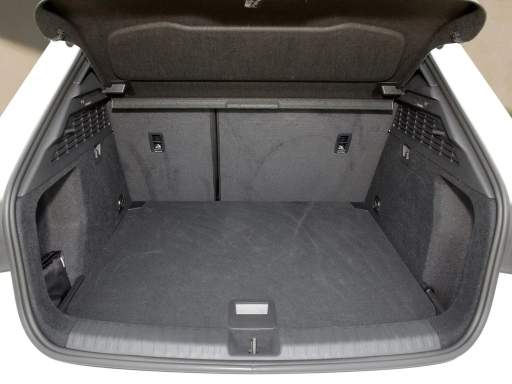 Audi A3 Sportback 40 TFSI e S line 18"|PANO|SHZ|RFK|