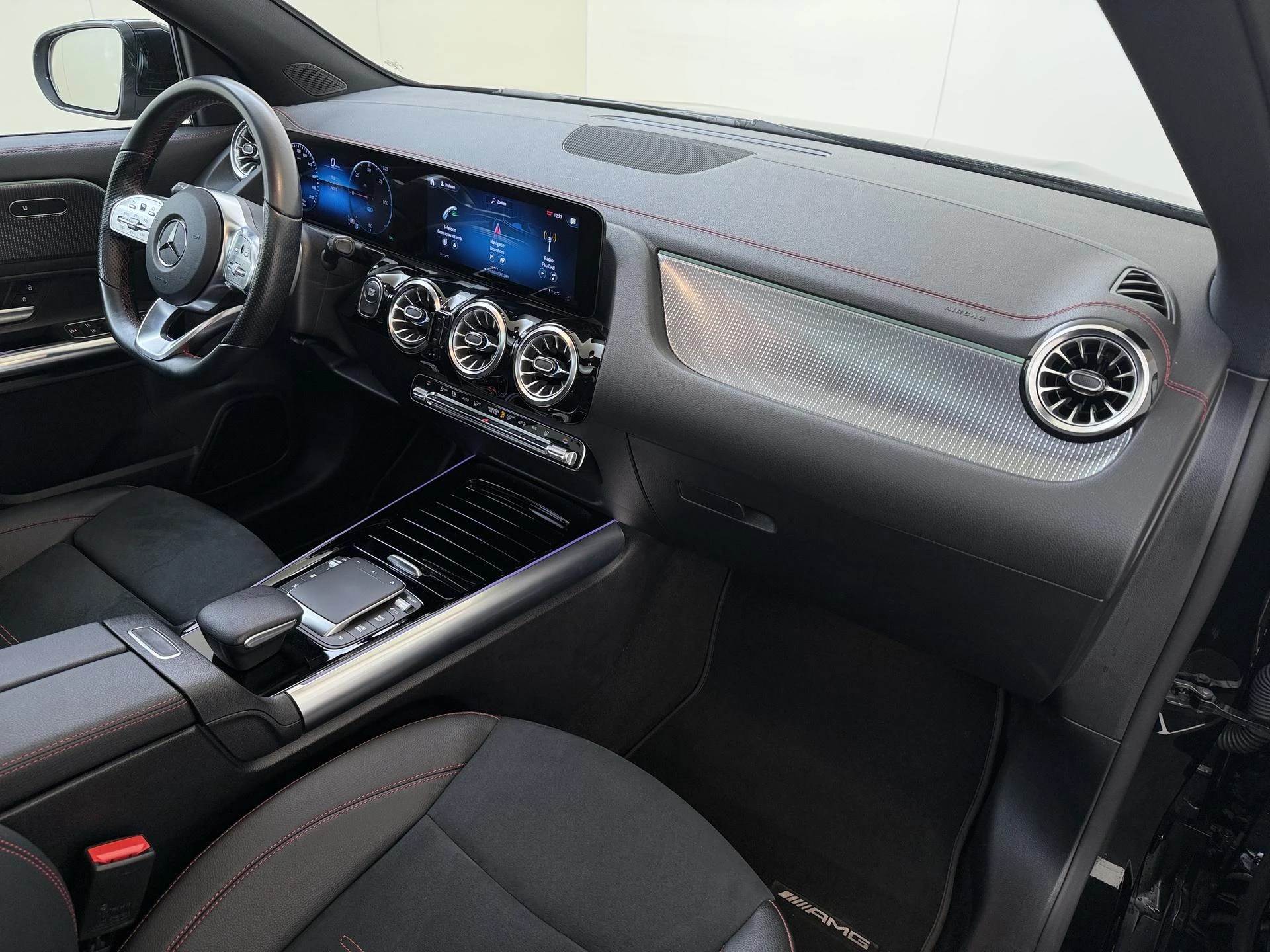 Mercedes-Benz-EQA-image-4