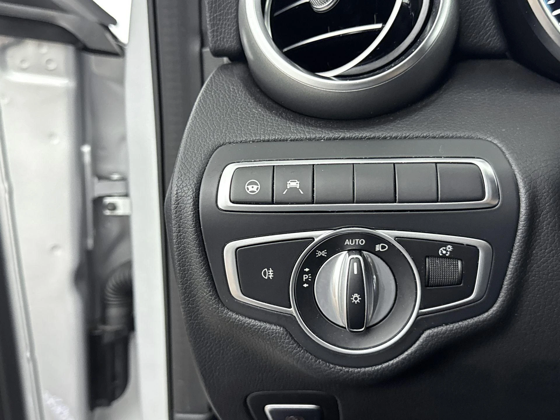 Mercedes-Benz-C-Klasse-image-23
