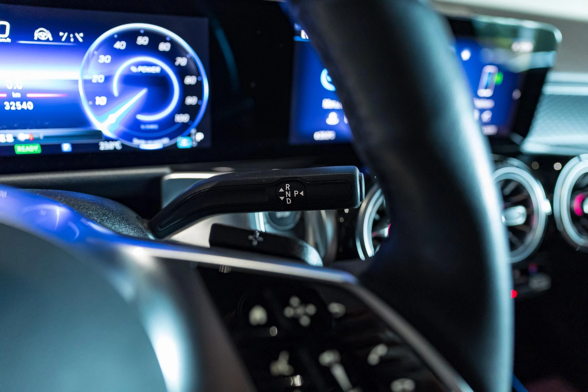 Mercedes-Benz-EQB-image-29