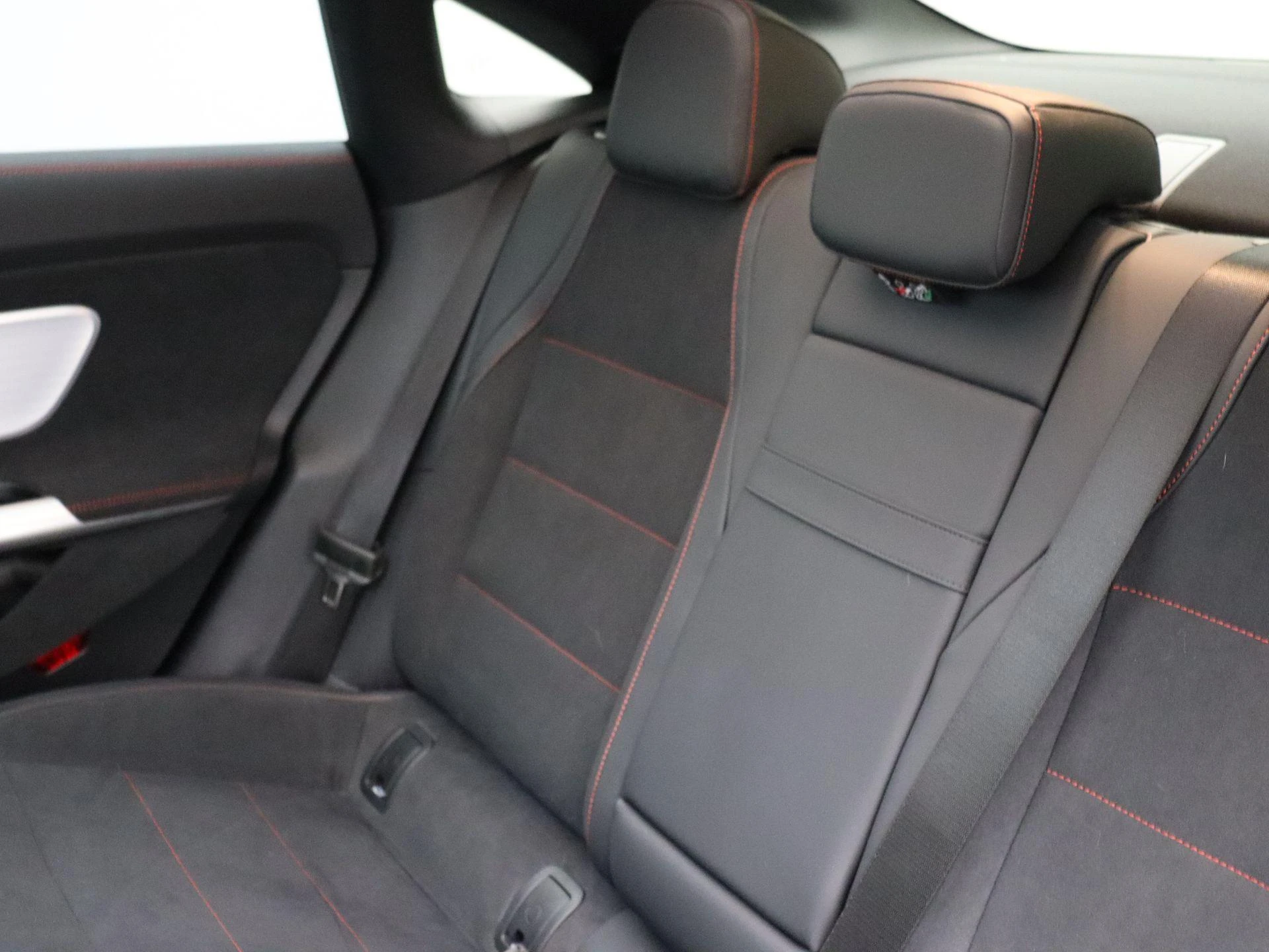Mercedes-Benz-CLA-image-13