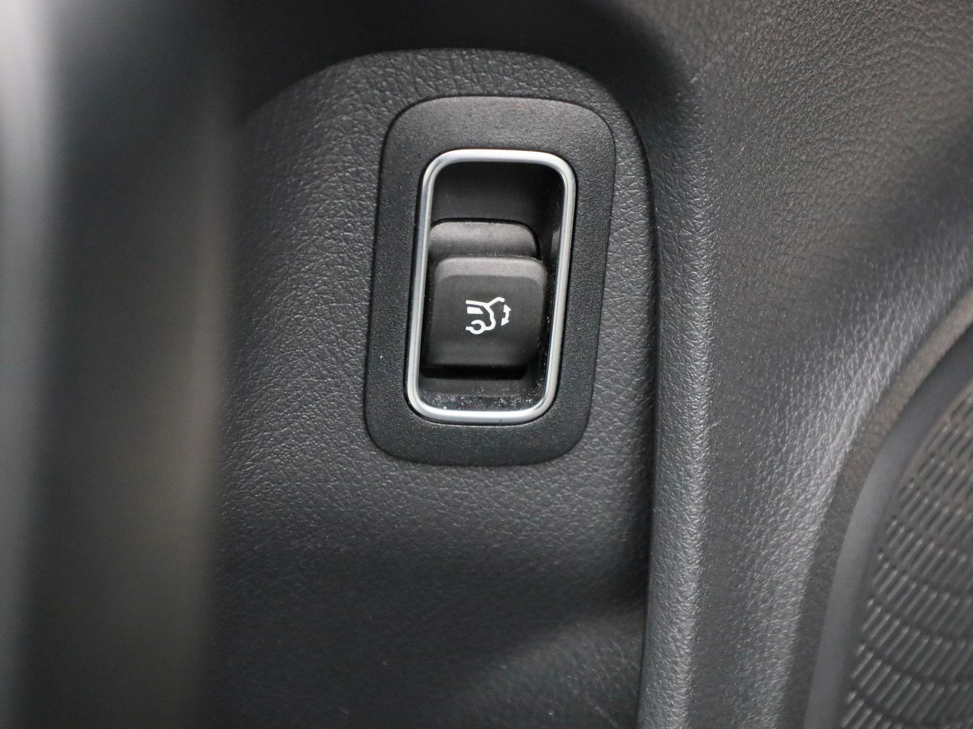 Mercedes-Benz-CLA-image-29