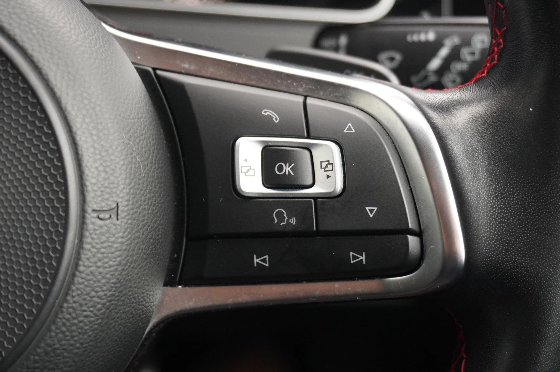 Volkswagen-Golf-image-30