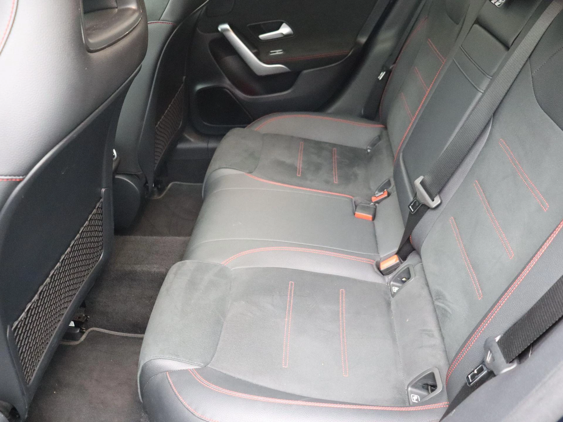 Mercedes-Benz CLA 180 AMG Line Shooting Brake + PANO DAK + MULTIBEAM LED + CARPLAY +