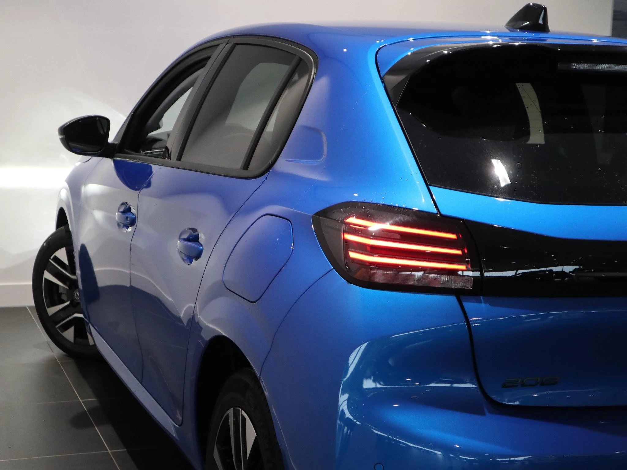 Peugeot-e-208-image-24