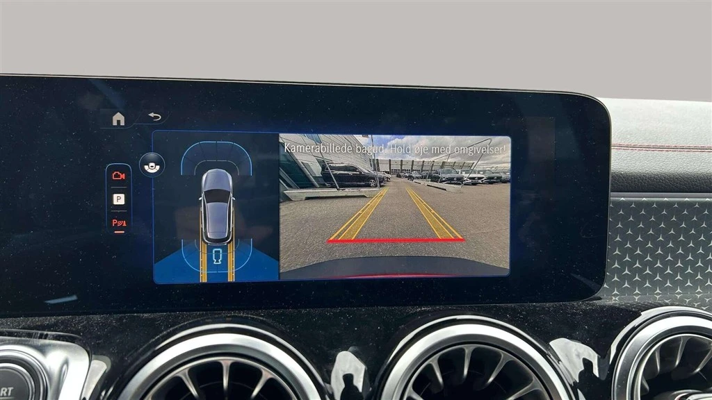 Mercedes-Benz-EQB-image-14