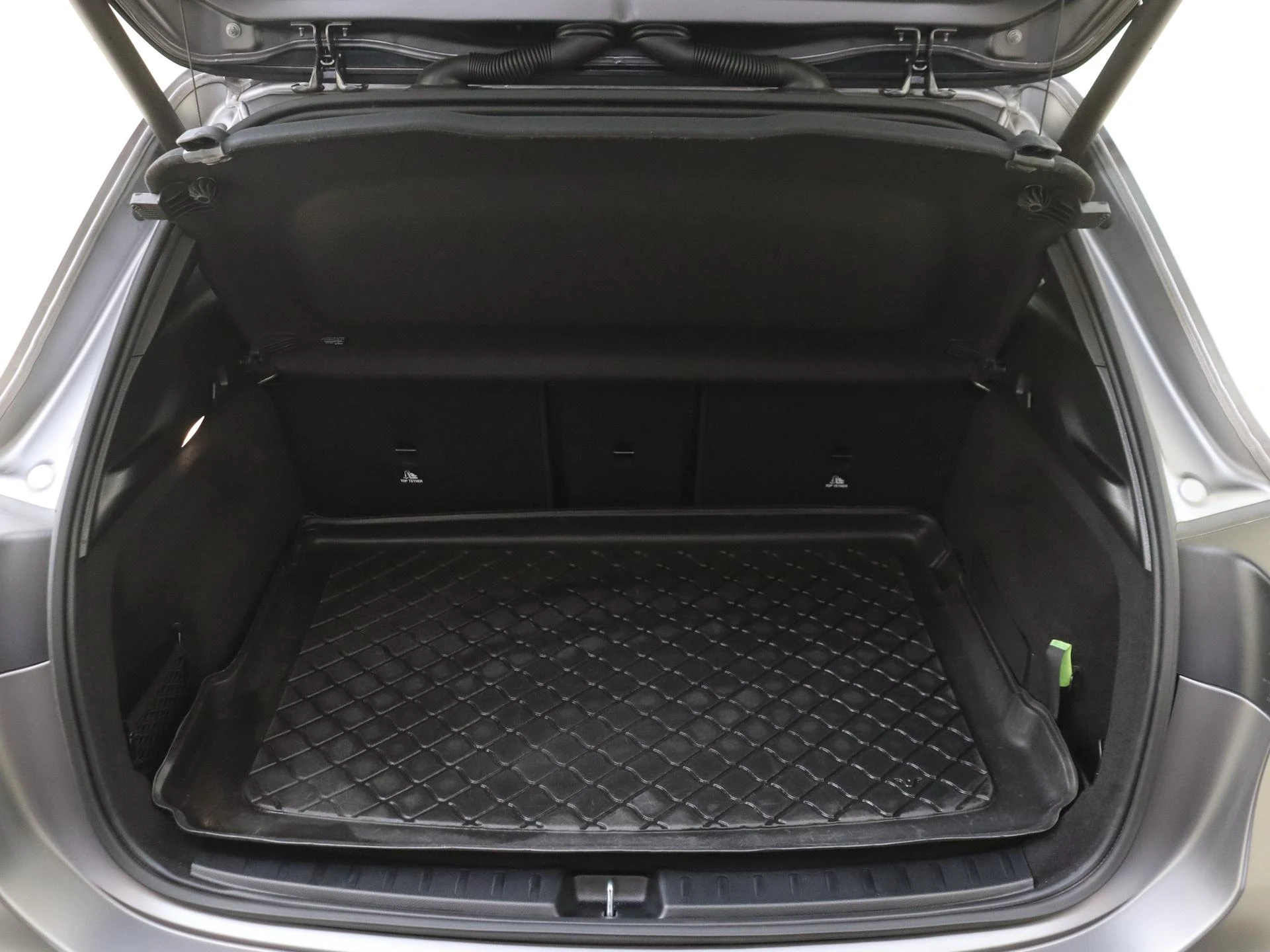 Mercedes-Benz-EQA-image-32