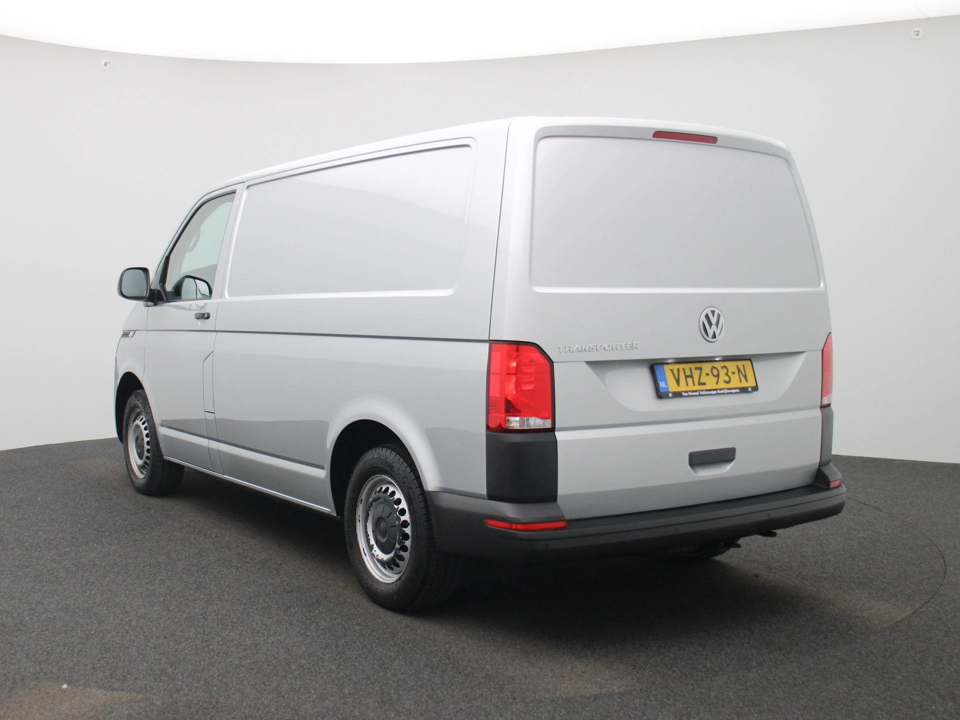 Volkswagen-Transporter-image-1