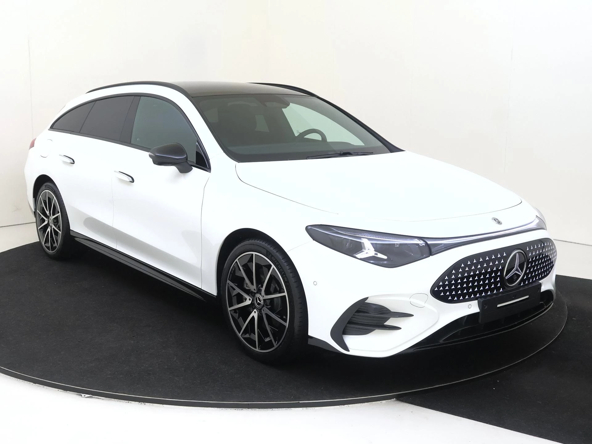 Mercedes-Benz-CLA-image-1