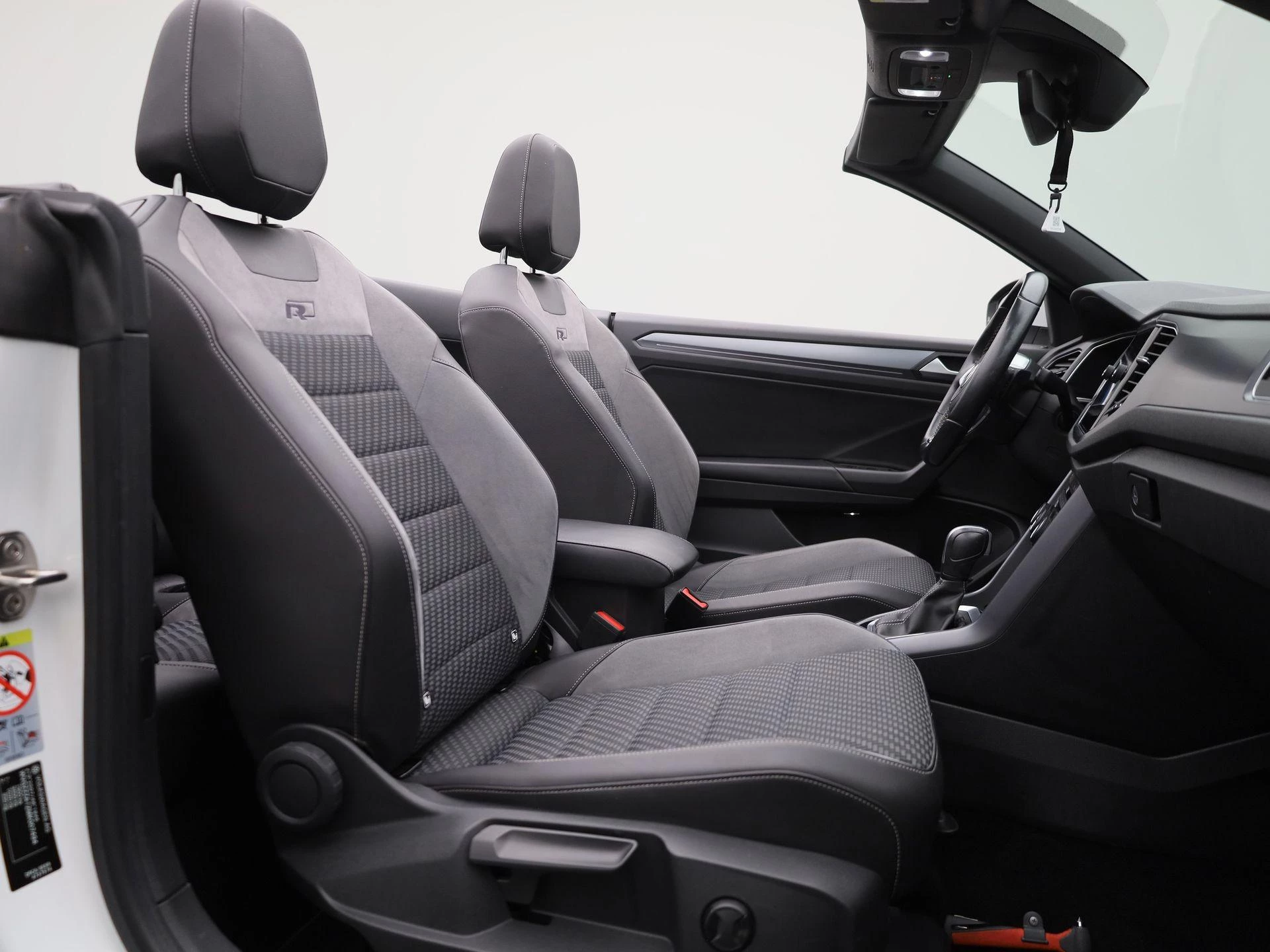 Volkswagen-T-Roc-image-38