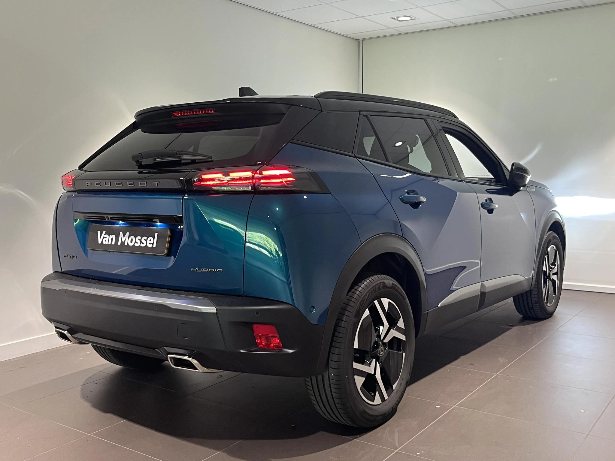 Peugeot 2008 1.2 Hybrid 145 GT