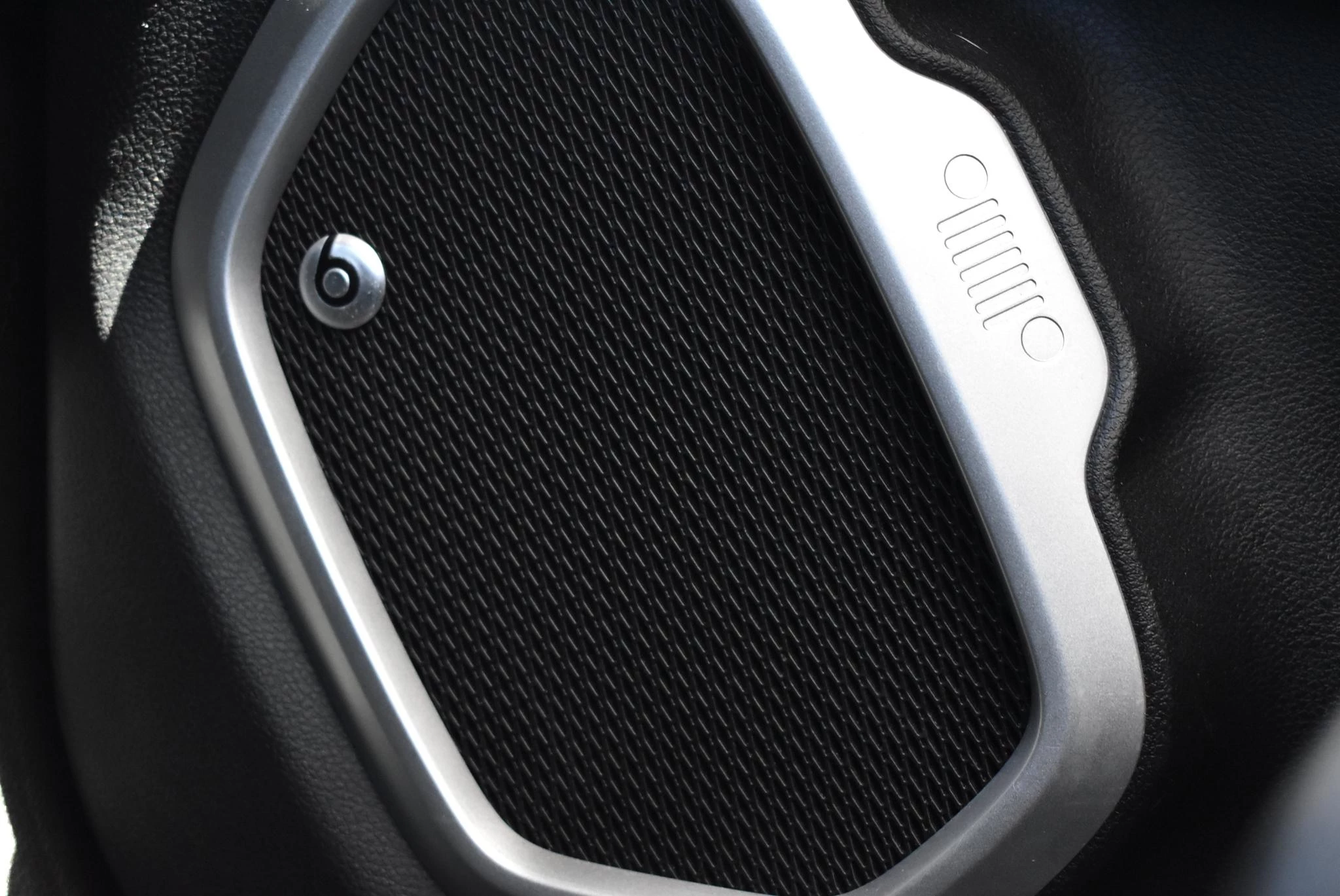 Jeep-Renegade-image-15