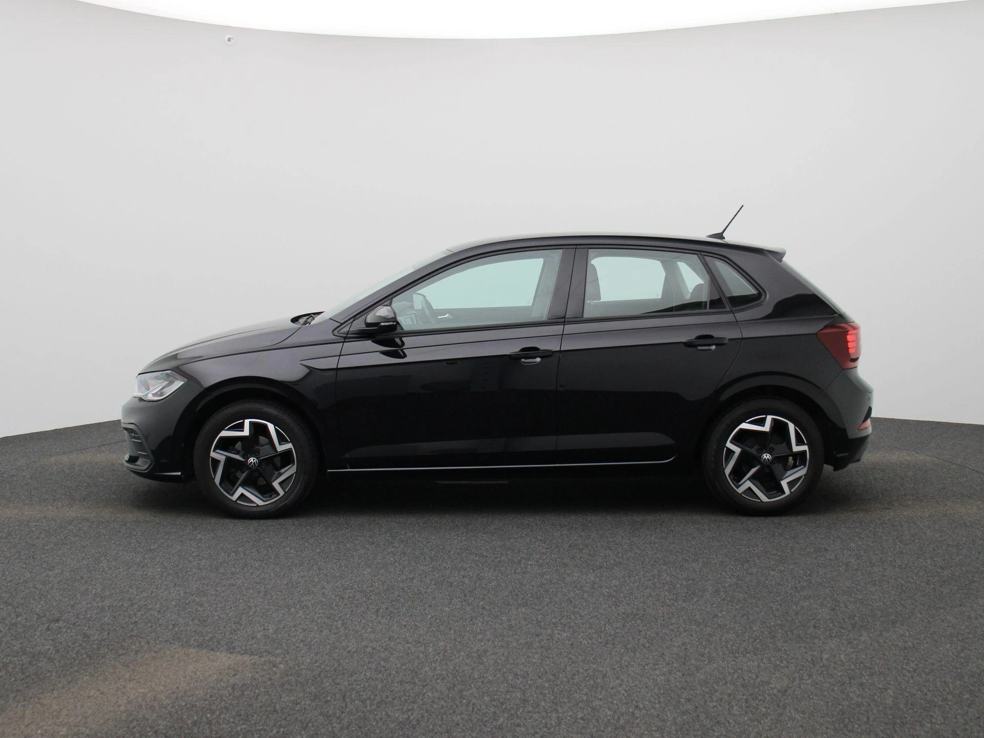 Volkswagen-Polo-image-3