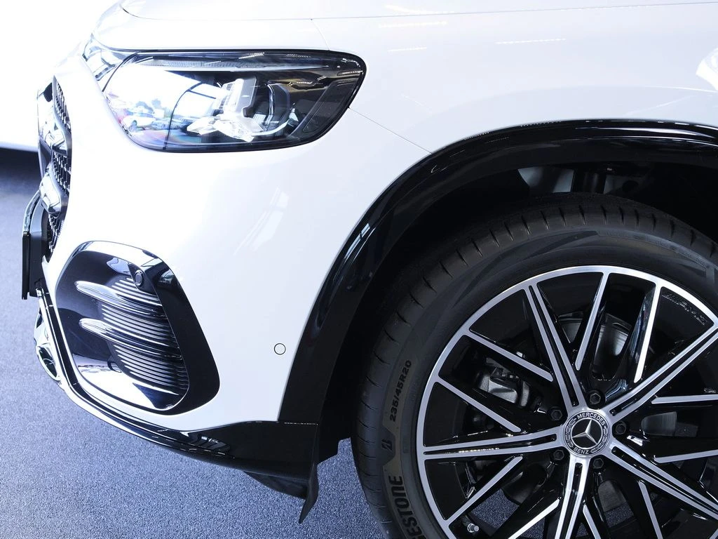 Mercedes-Benz-GLB 200-image-3
