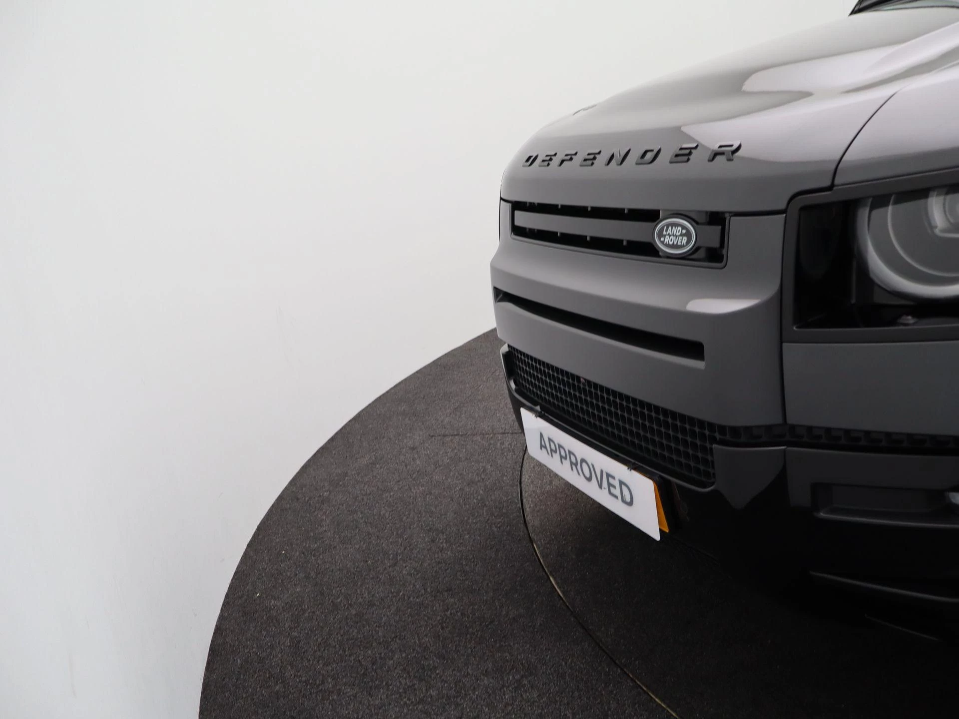 Land Rover Defender 110 2.0 P300e 110 Dynamic Edition