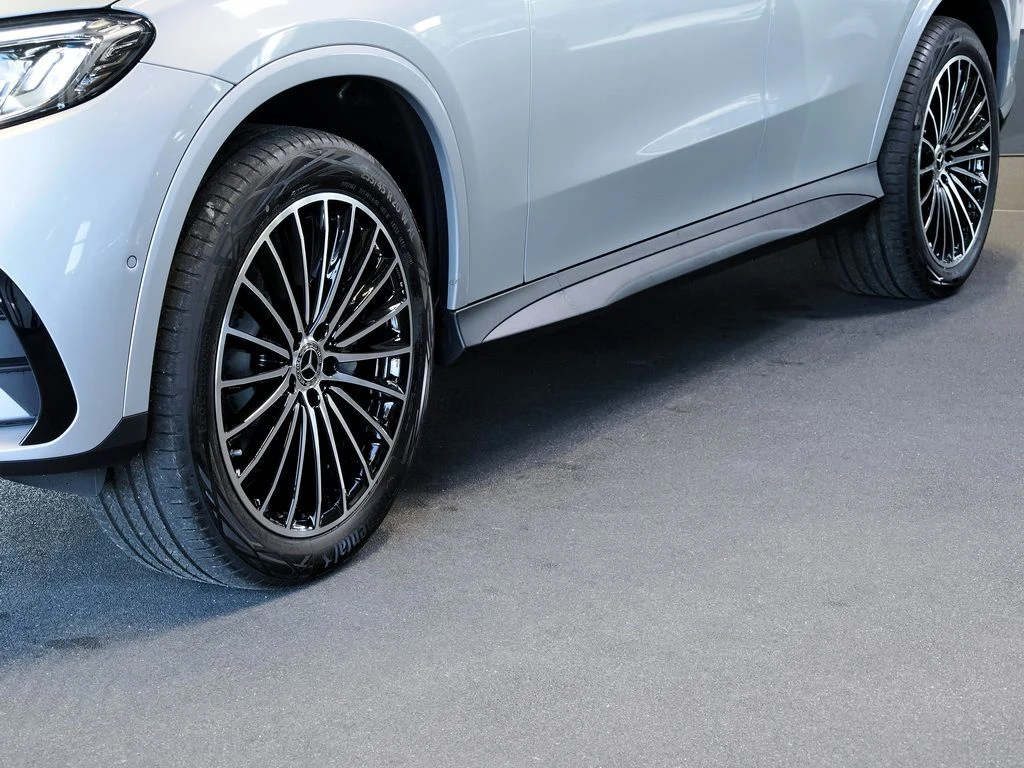 Mercedes-Benz-GLC 300 de-image-2