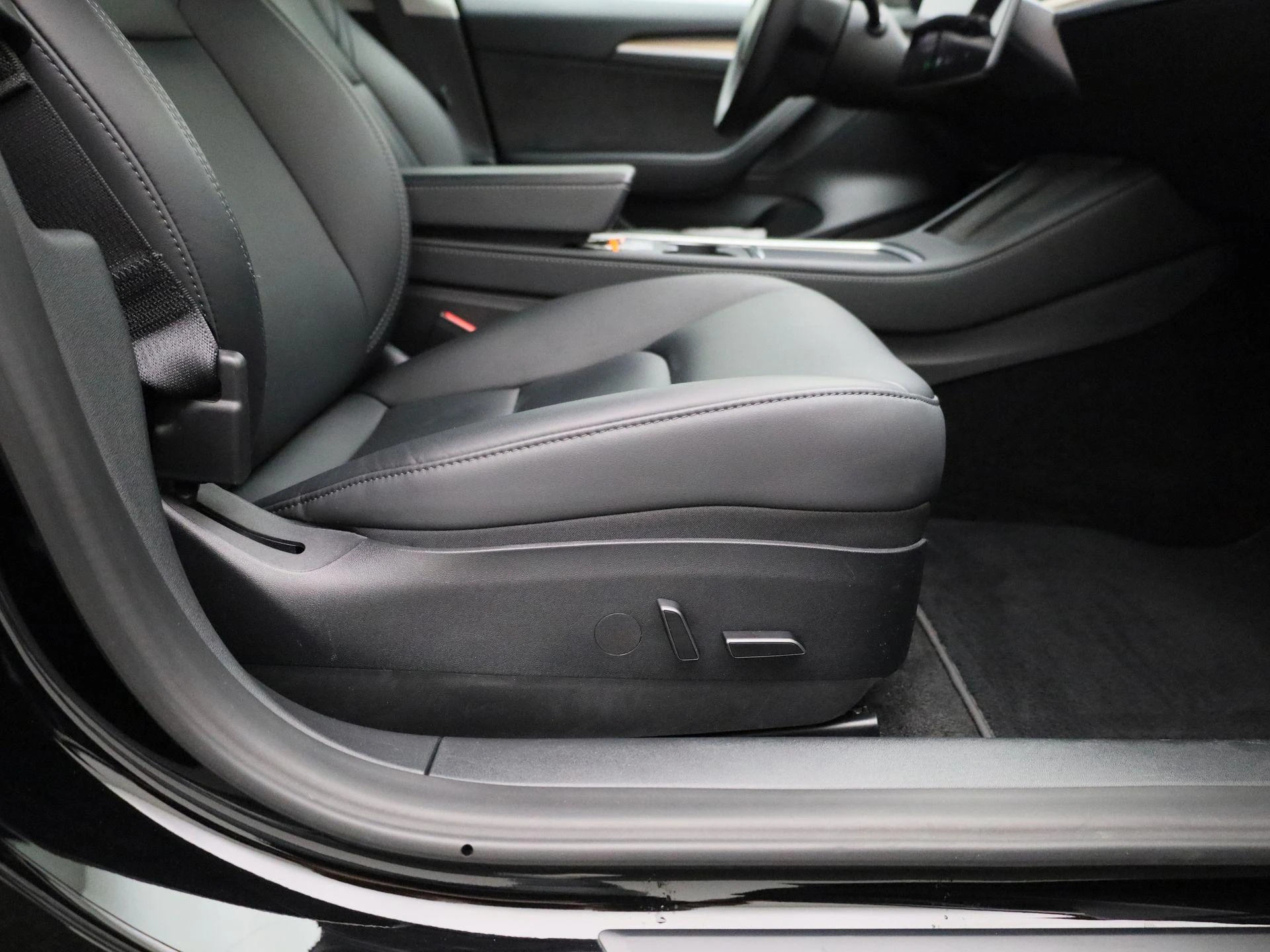 Tesla-Model 3-image-29