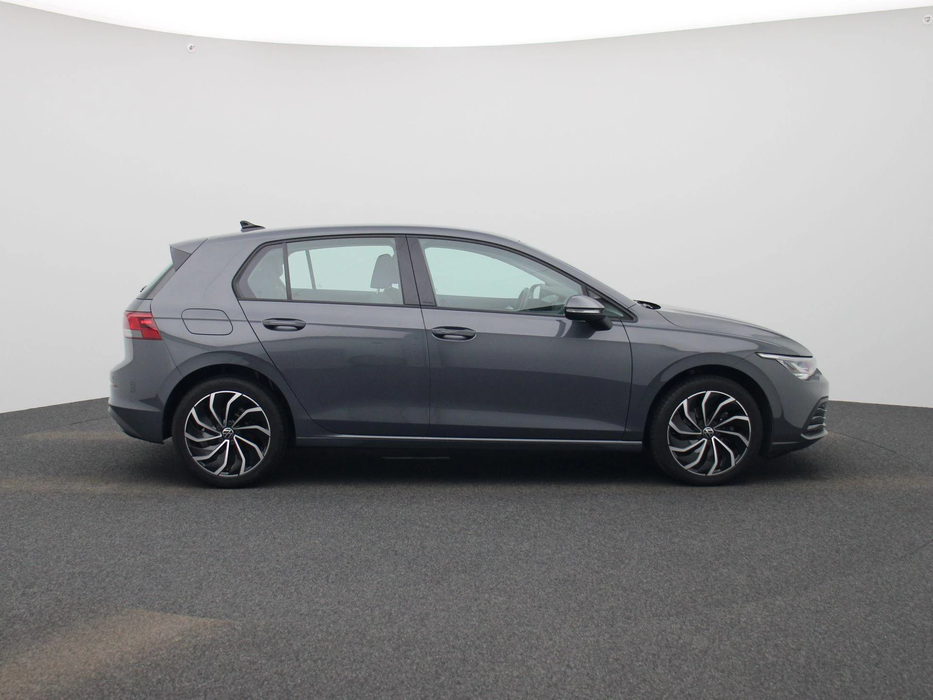 Volkswagen-Golf-image-5